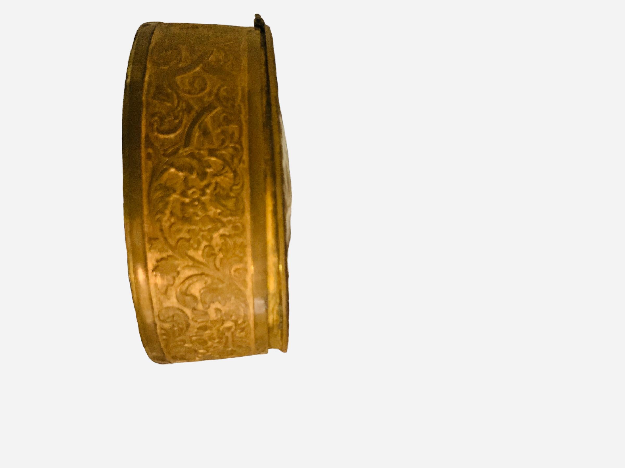 Petite boîte à bijoux française en bronze et porcelaine émaillée représentant un portrait Bon état - En vente à Guaynabo, PR