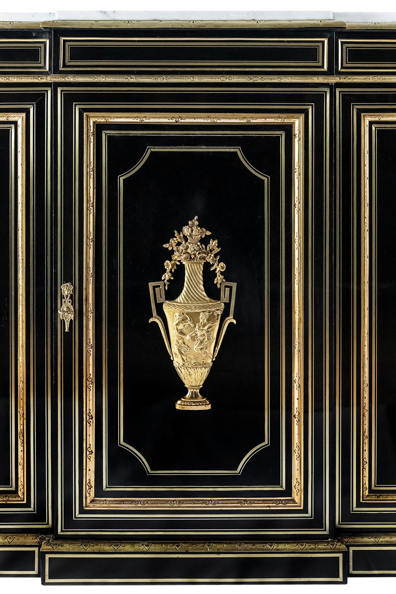 French Bronze Mounted and Inlaid Napoleon III Cabinet/Sideboard In Good Condition For Sale In Vilnius, LT