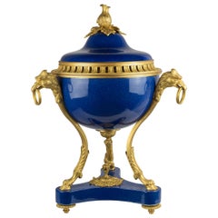 Centre de table français en porcelaine monté sur bronze