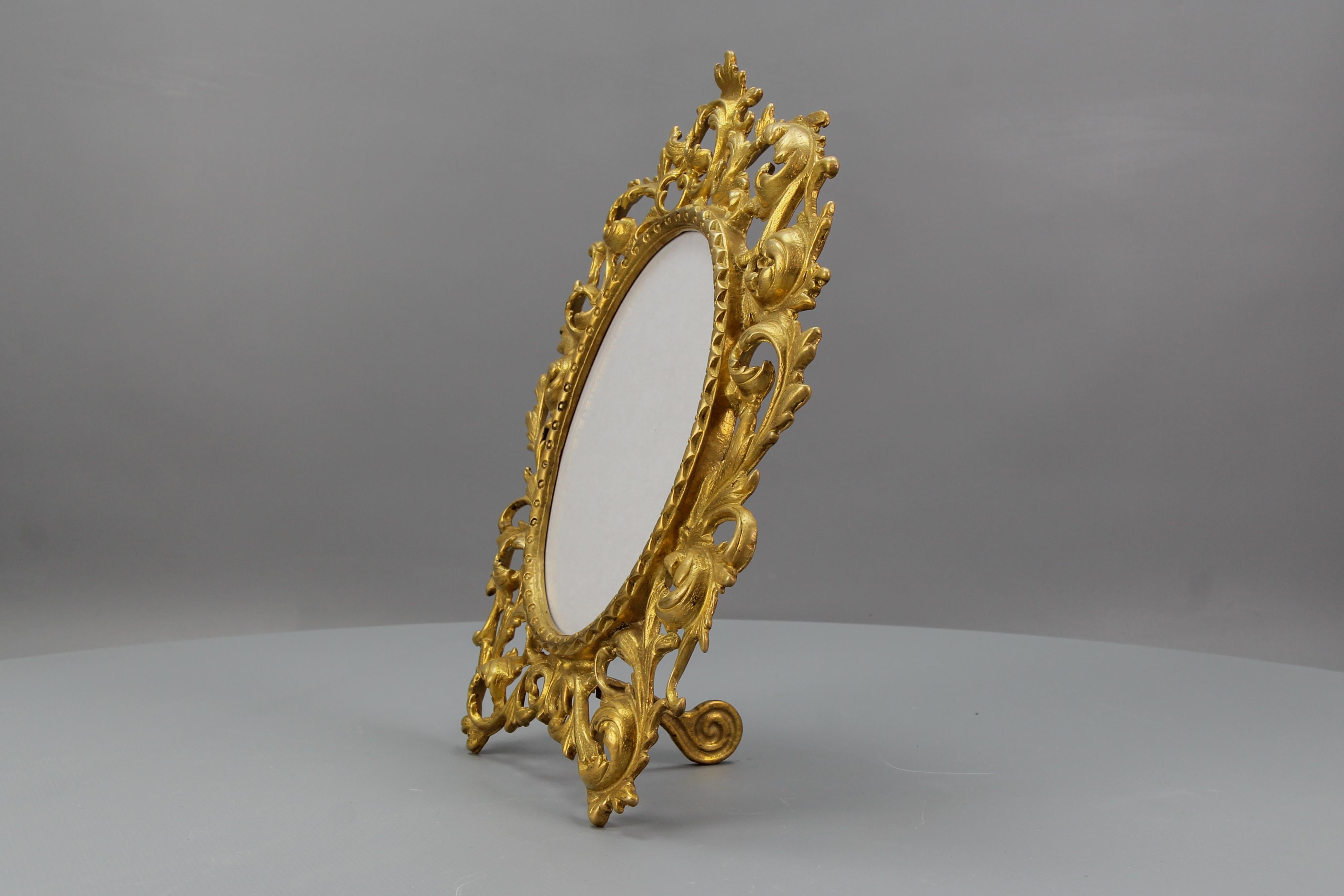 Französische Bronze Neoklassischer Stil Oval Desktop Bilderrahmen im Angebot 7