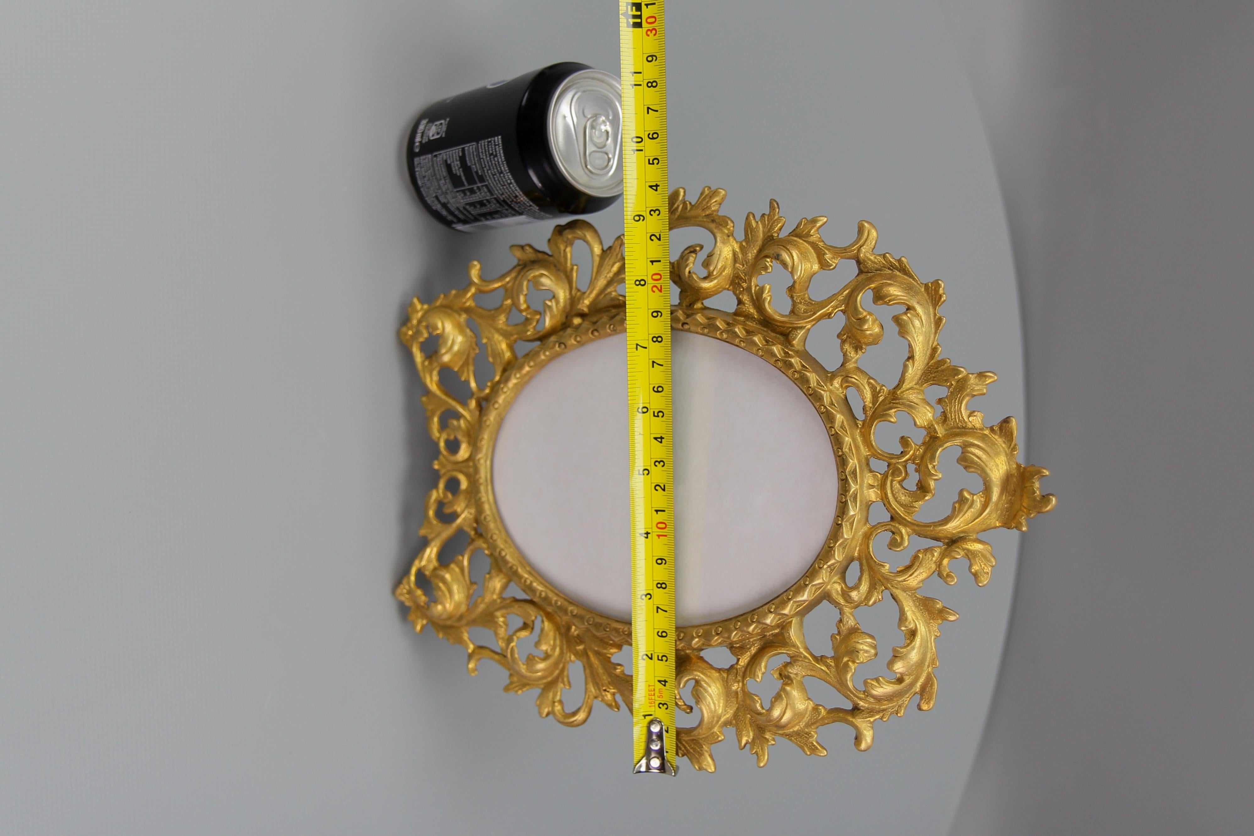 Französische Bronze Neoklassischer Stil Oval Desktop Bilderrahmen im Angebot 12