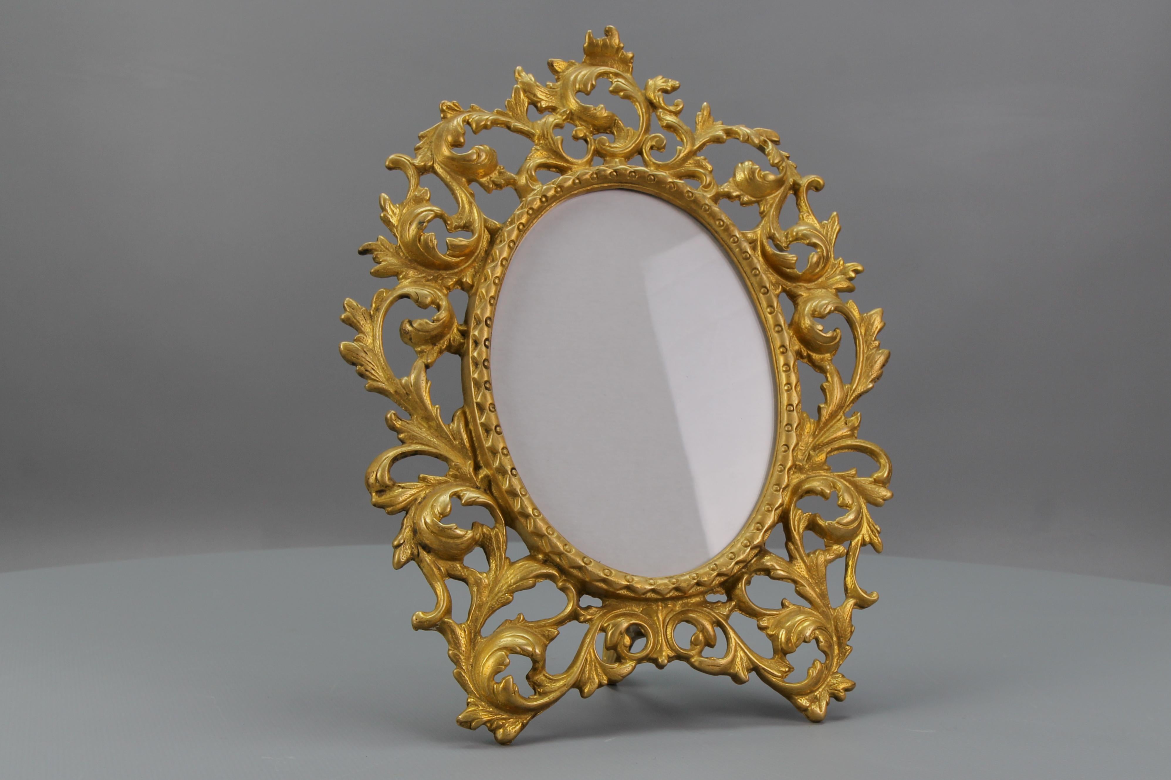 Französische Bronze Neoklassischer Stil Oval Desktop Bilderrahmen im Angebot 1