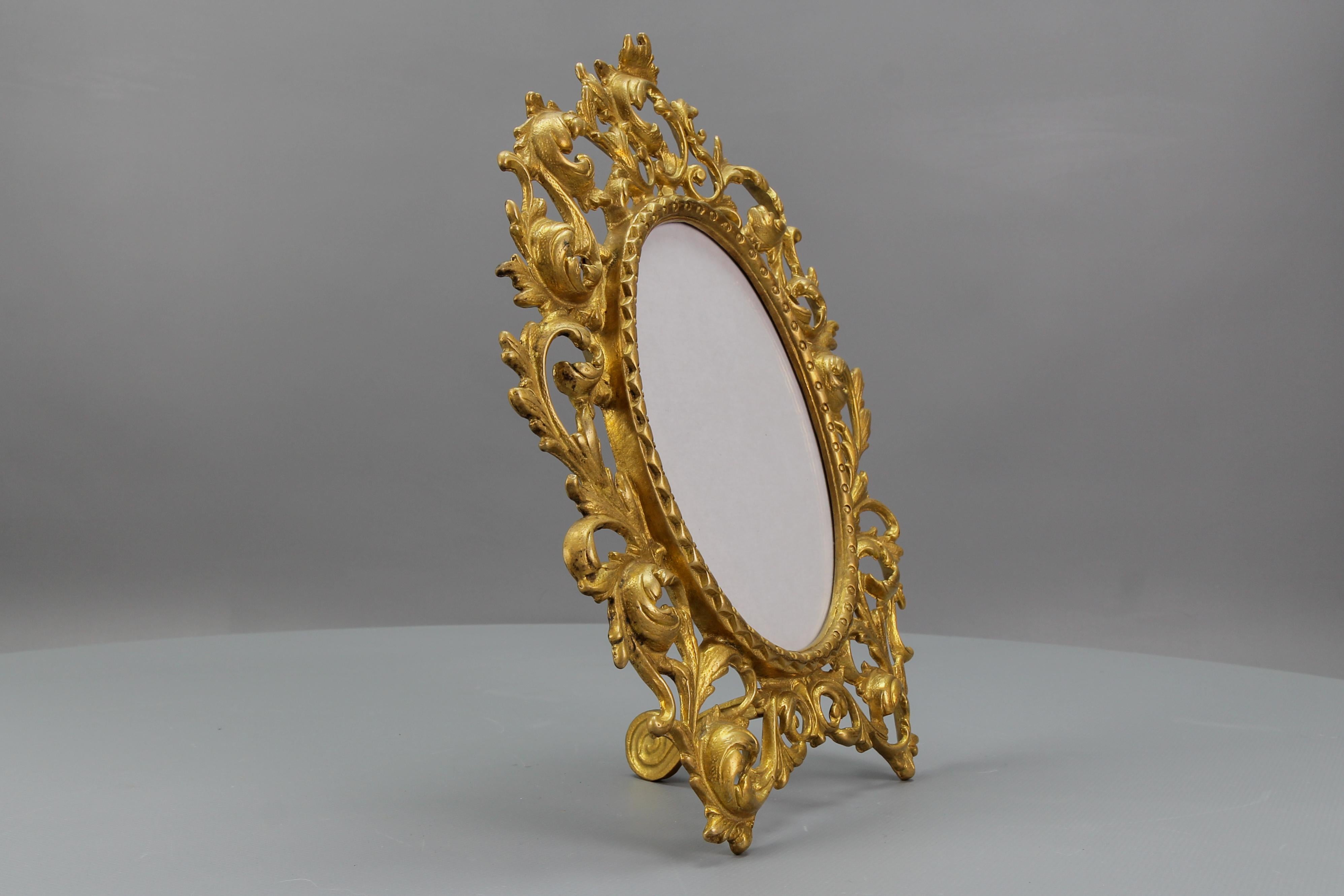 Französische Bronze Neoklassischer Stil Oval Desktop Bilderrahmen im Angebot 2
