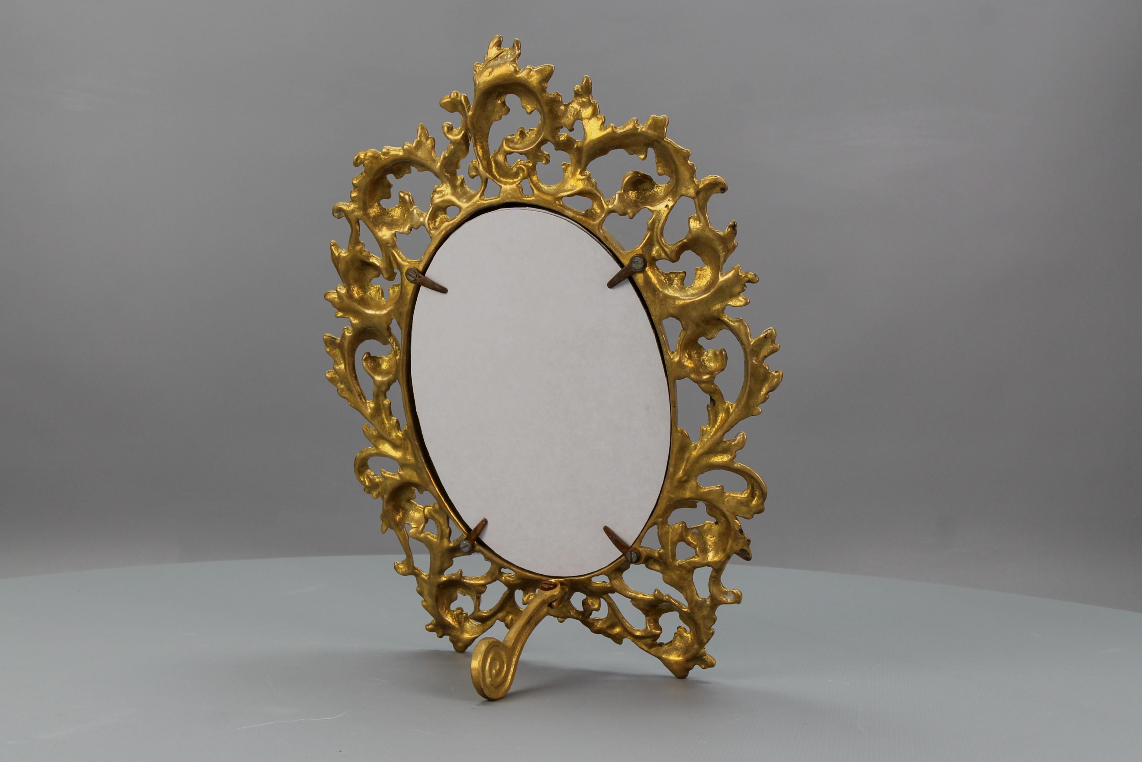 Französische Bronze Neoklassischer Stil Oval Desktop Bilderrahmen im Angebot 3