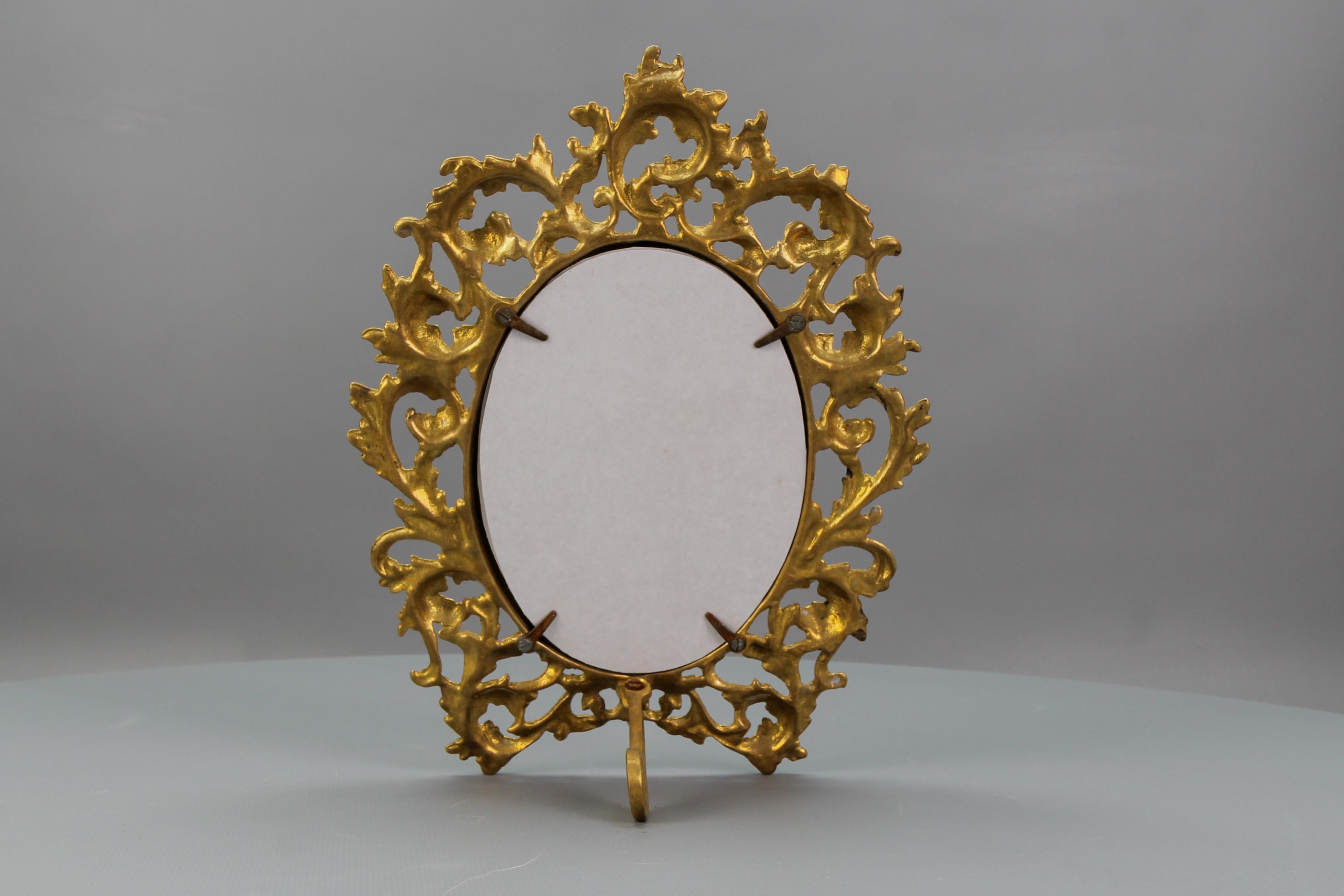 Französische Bronze Neoklassischer Stil Oval Desktop Bilderrahmen im Angebot 4
