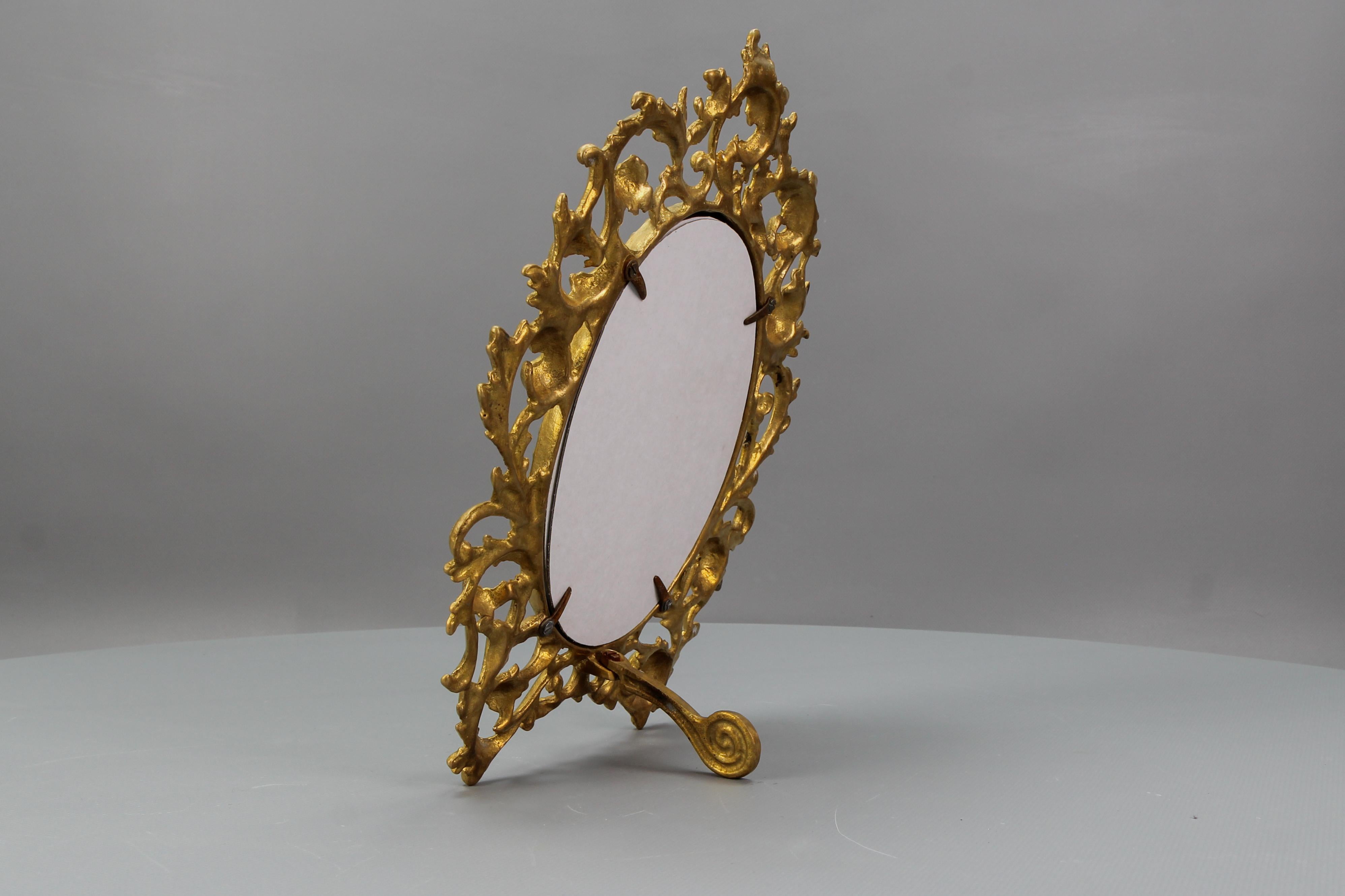 Französische Bronze Neoklassischer Stil Oval Desktop Bilderrahmen im Angebot 5
