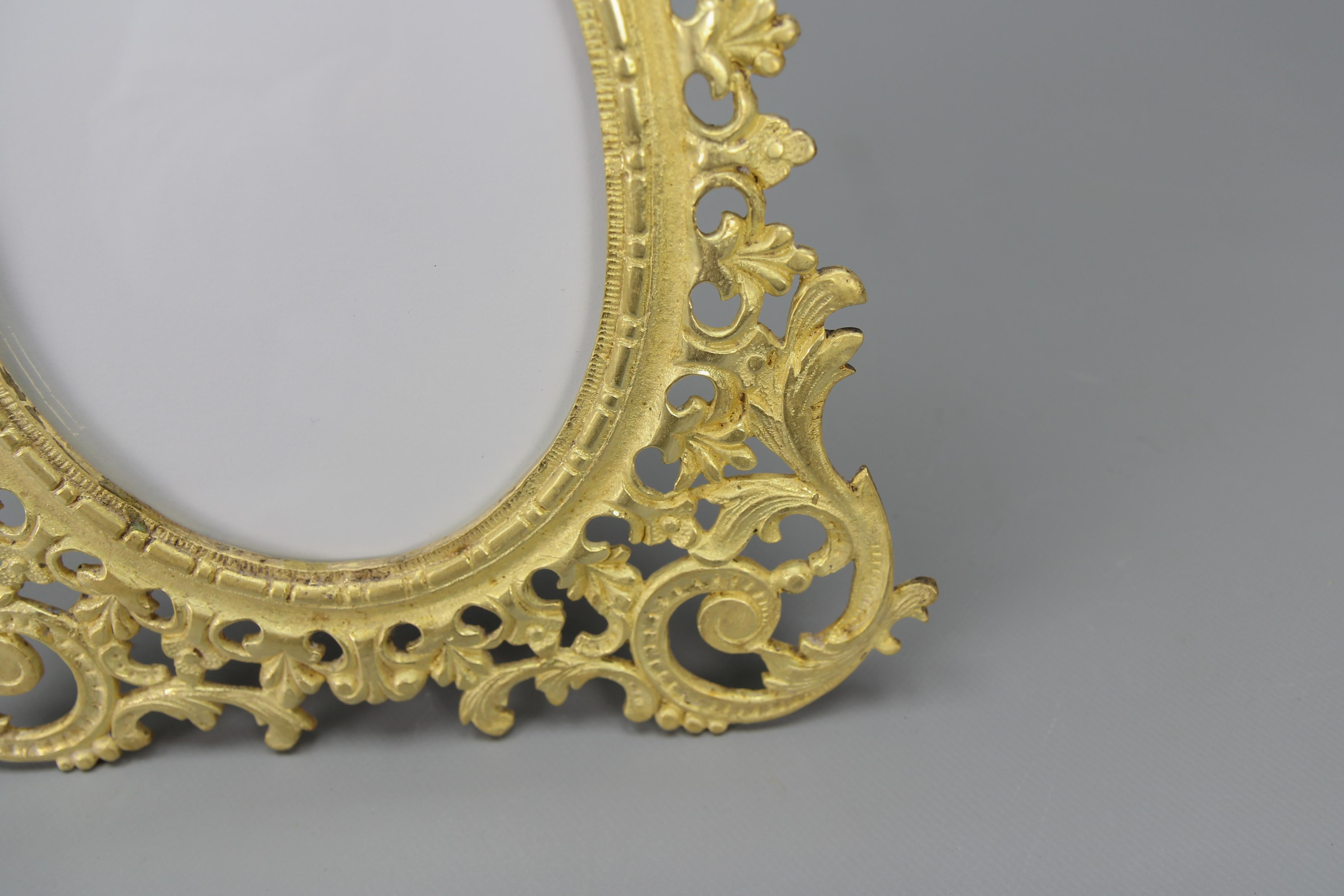 French Bronze Neoclassical Style Round Desktop Picture Frame, Late 19th Century For Sale 7