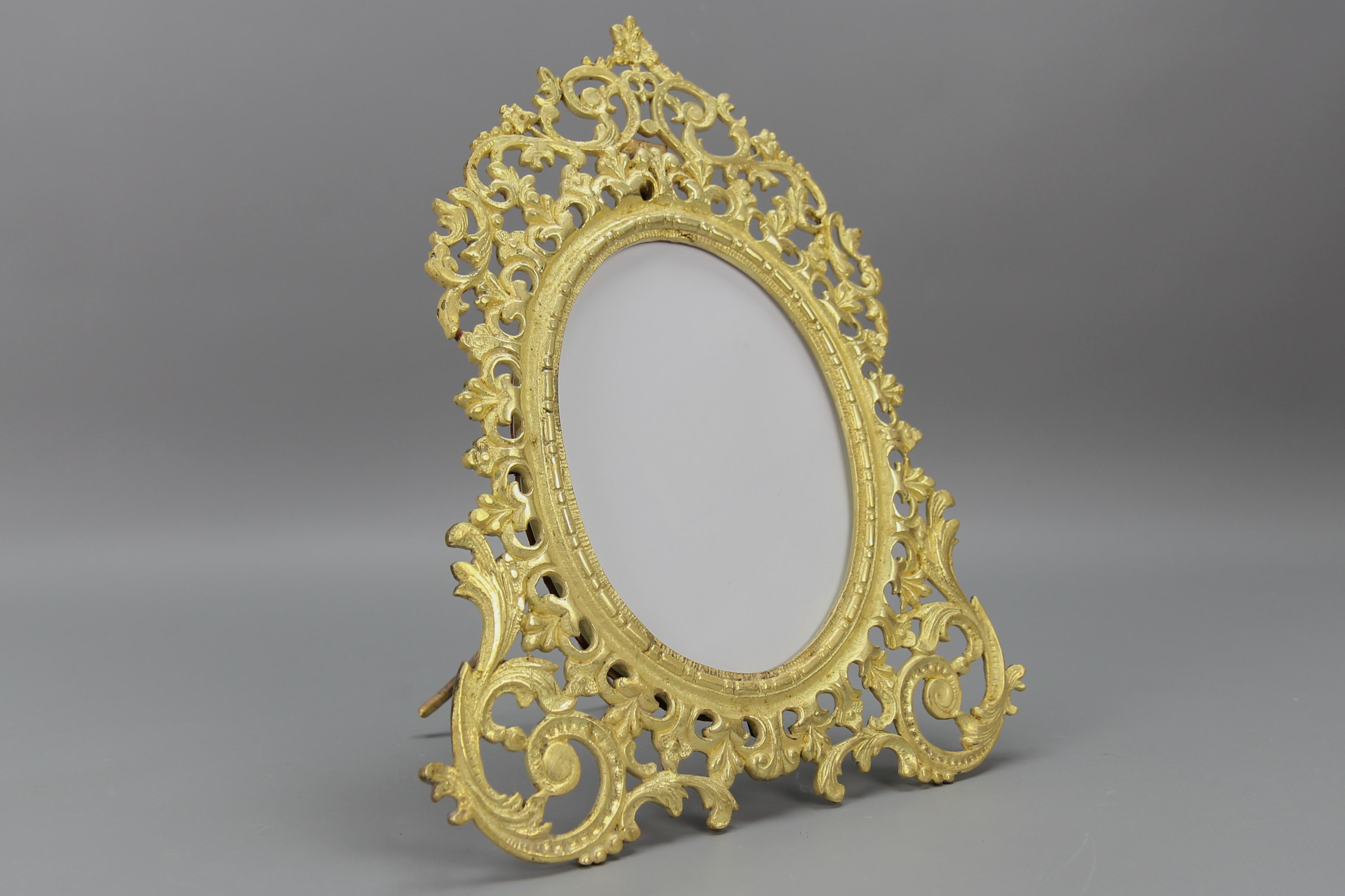 French Bronze Neoclassical Style Round Desktop Picture Frame, Late 19th Century For Sale 15