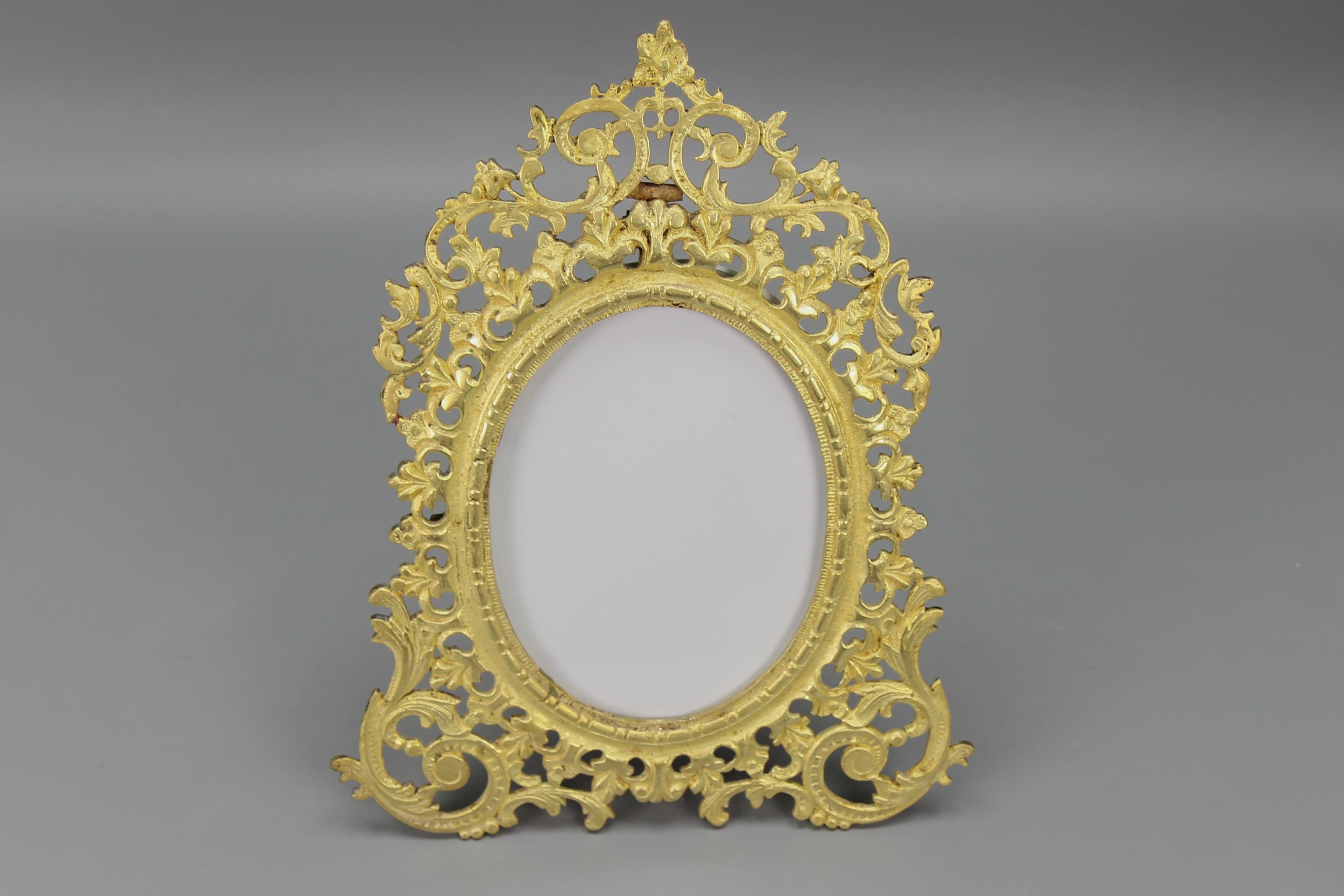 French Bronze Neoclassical Style Round Desktop Picture Frame, Late 19th Century For Sale 16