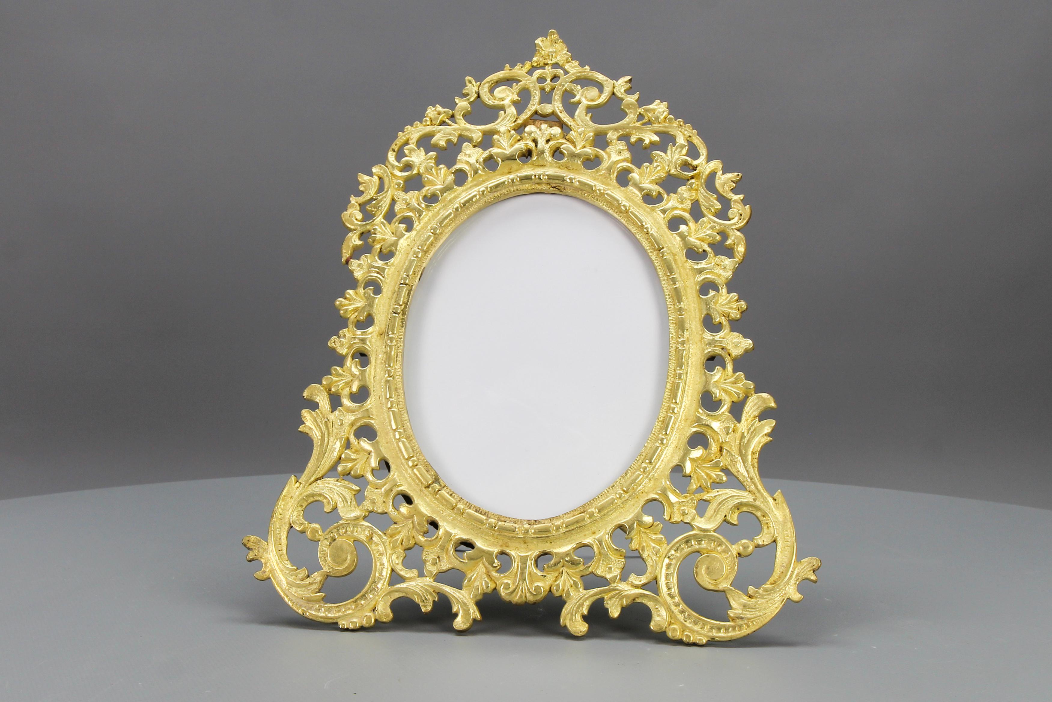 French Bronze Neoclassical Style Round Desktop Picture Frame, Late 19th Century For Sale 4