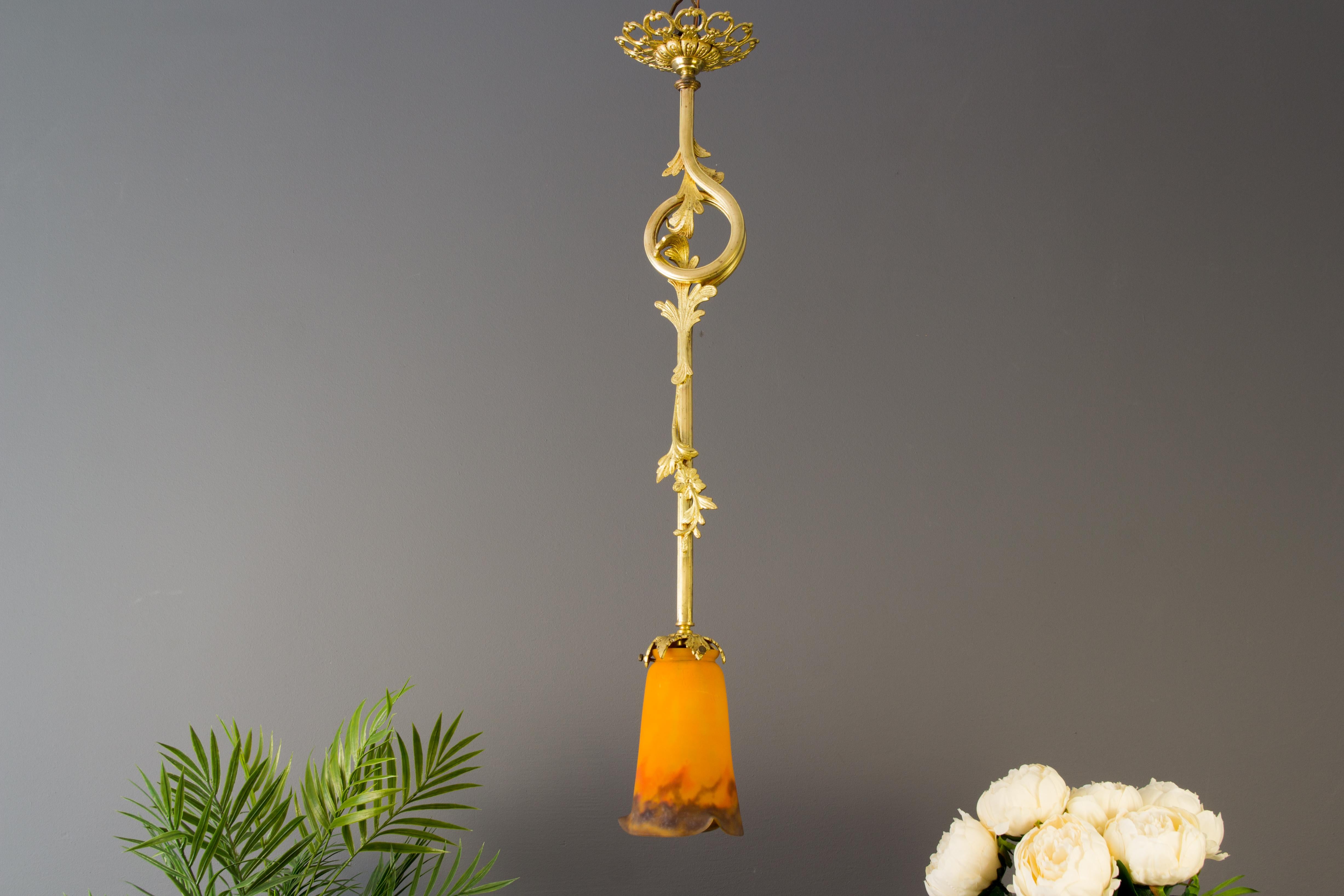 French bronze pendant light fixture with orange and purple glass paste lampshade by Muller Freres Luneville. One socket for the E27 (E26) light bulb.
Dimensions: diameter: 13 cm / 5.11 in; height: 70 cm / 27.55 in.