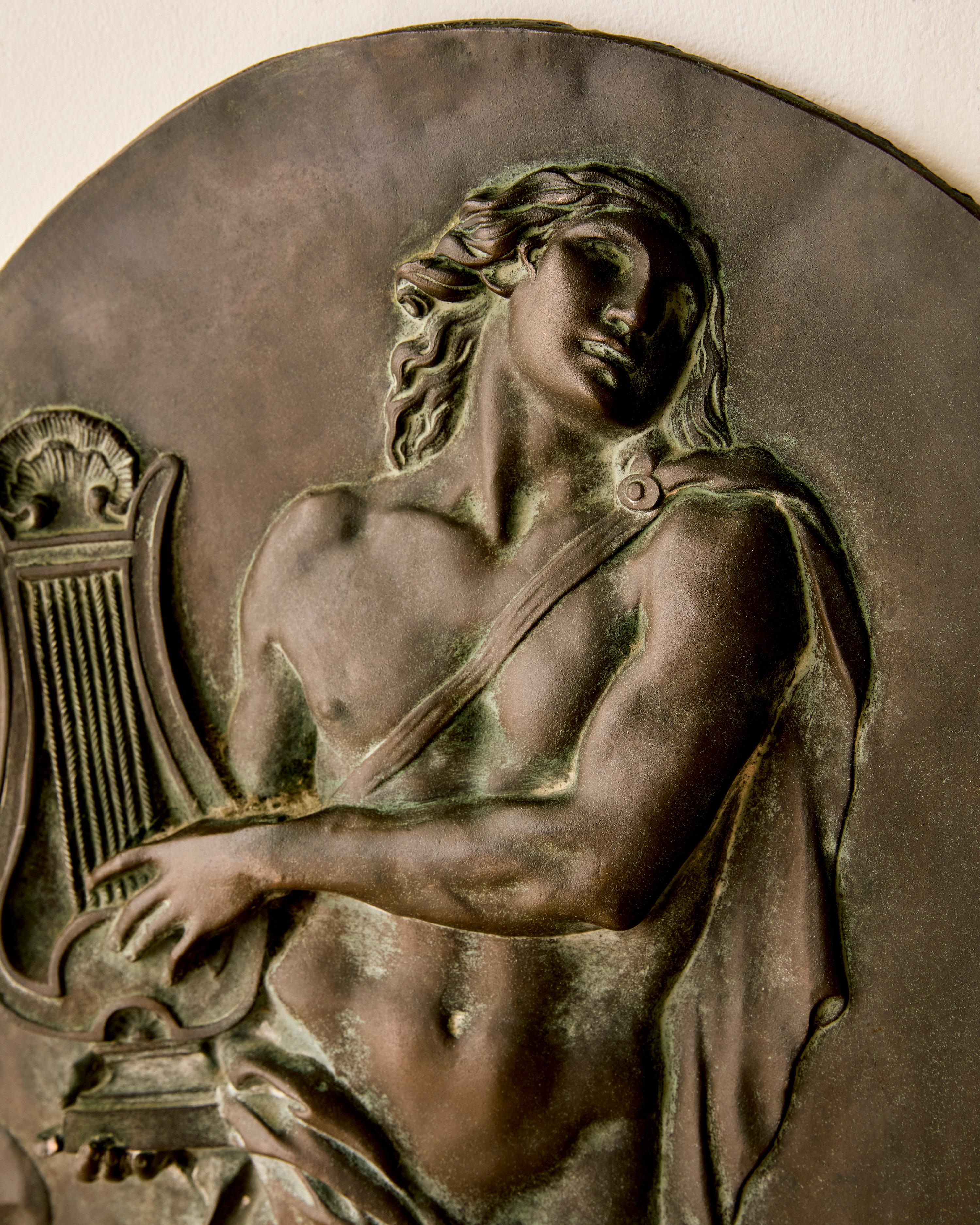 Plaque en relief en bronze français Bon état - En vente à Long Island City, NY