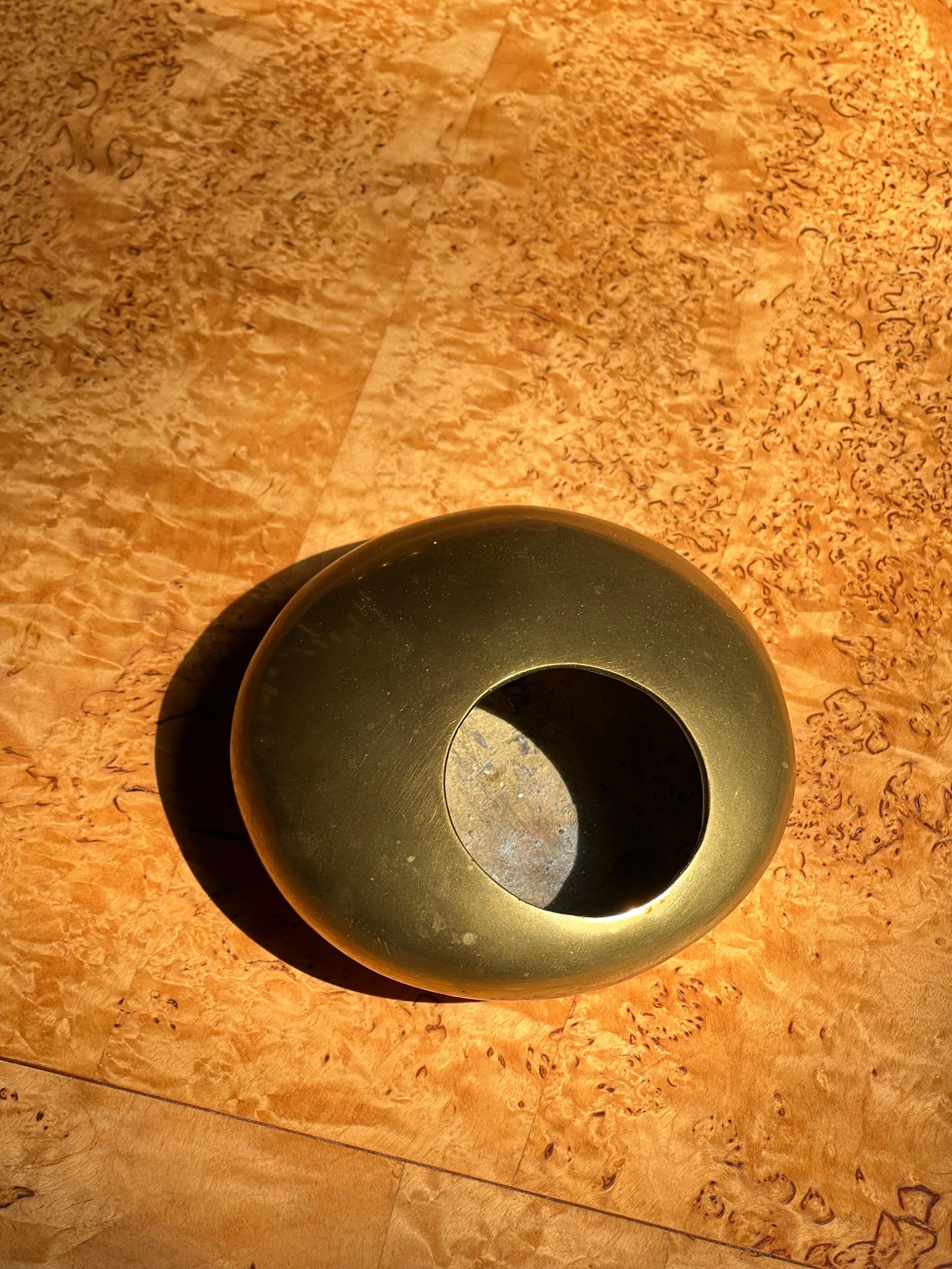 Unique and rare bronze ashtray attributed to Roger Tallon. It is so similar the the ORB he designed but we are not 100 percent sure so we prefer to attribute it. Massive bronze, with organic shape. Slick as a nice stone. Open space is round but