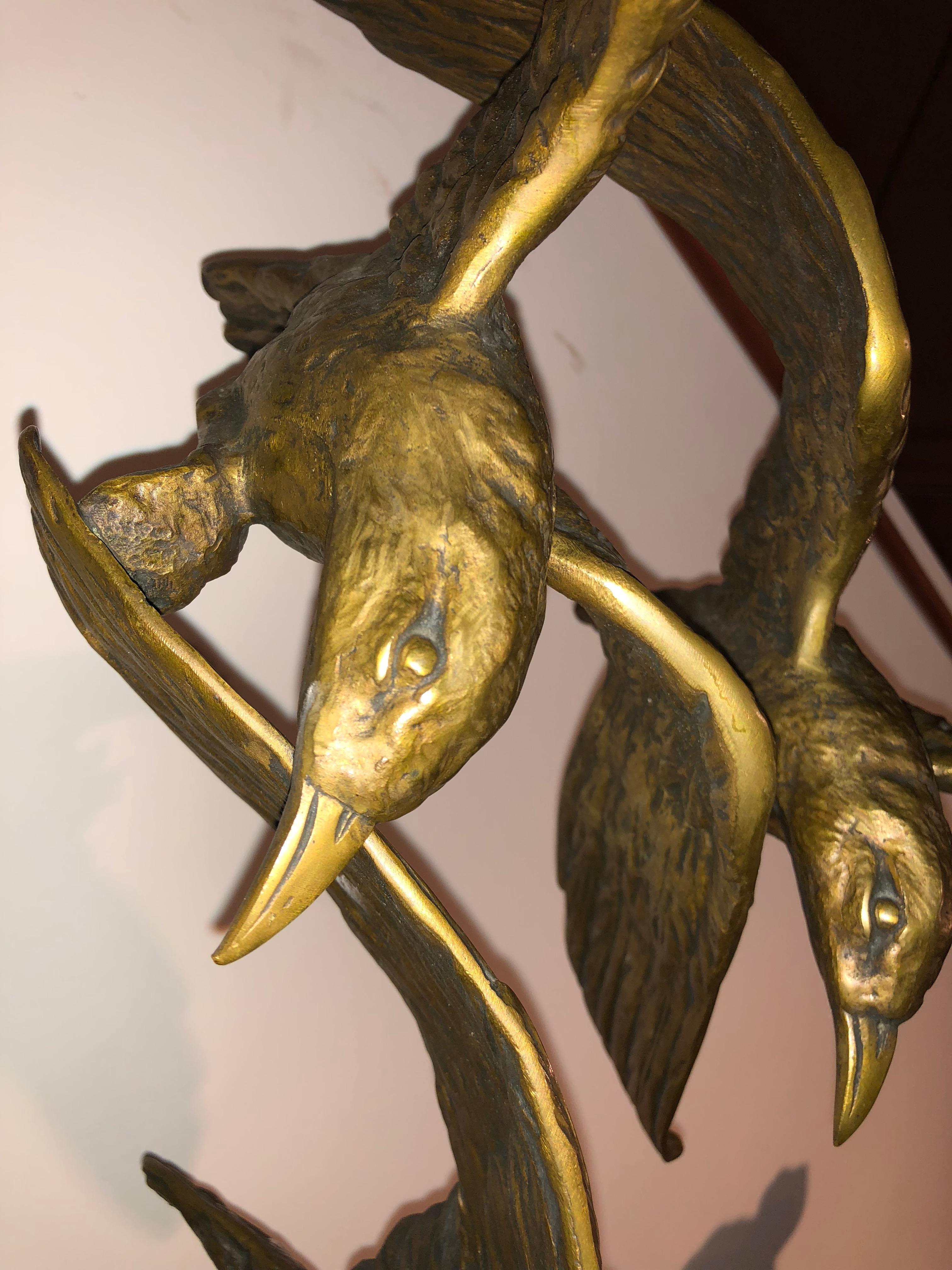 Milieu du XXe siècle Sculpture française en bronze Art Déco Artiste E. Tissot Oiseaux en vol