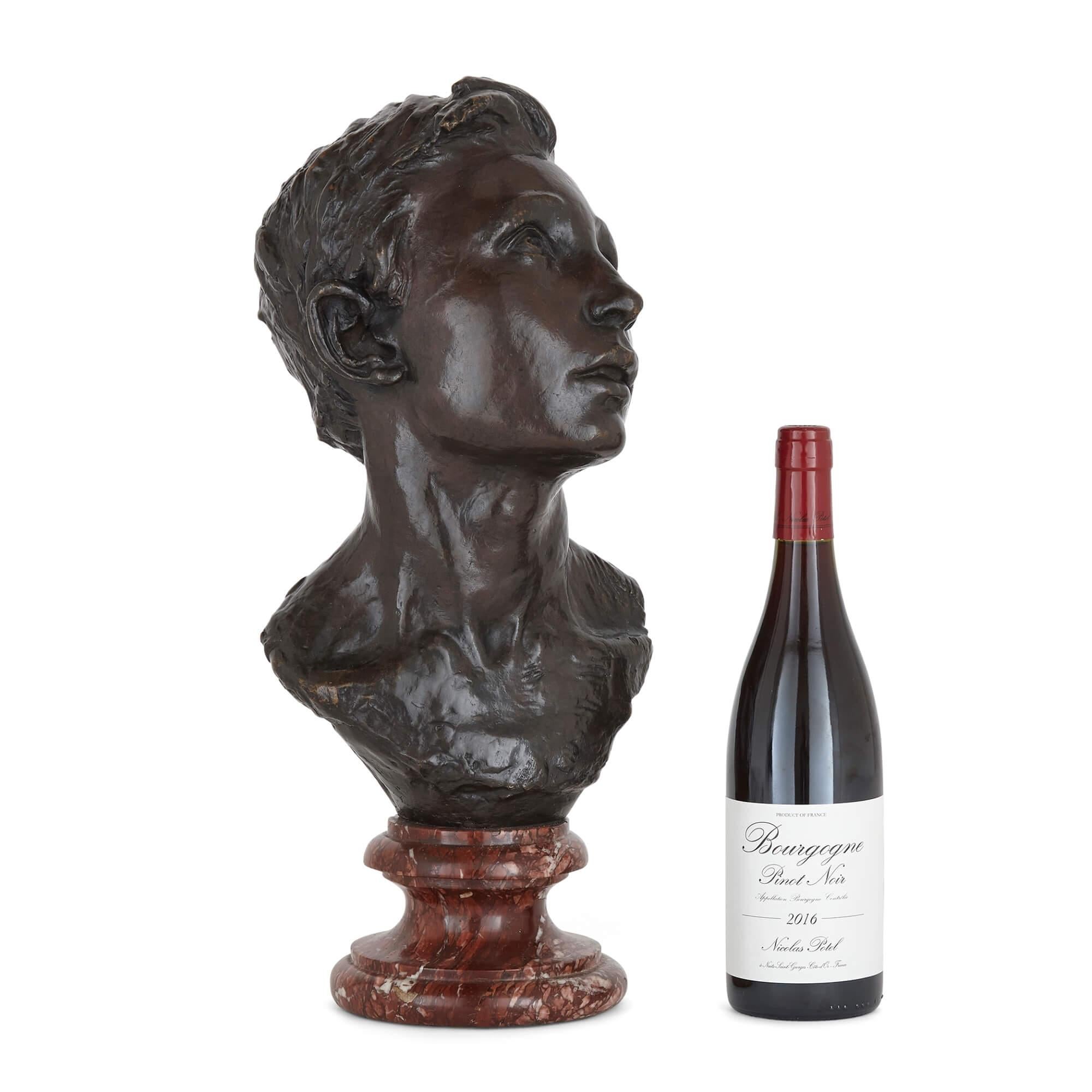 Bronze Sculpture en bronze française Buste d'homme par Aimé-Jules Dalou en vente