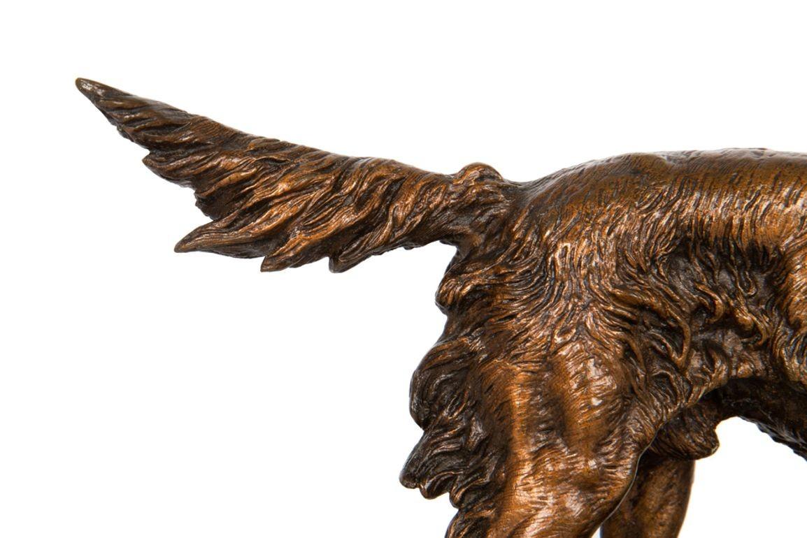 Sculpture française en bronze représentant un chien de chasse avec un oiseau, Paul-Edouard Delabrierre 7