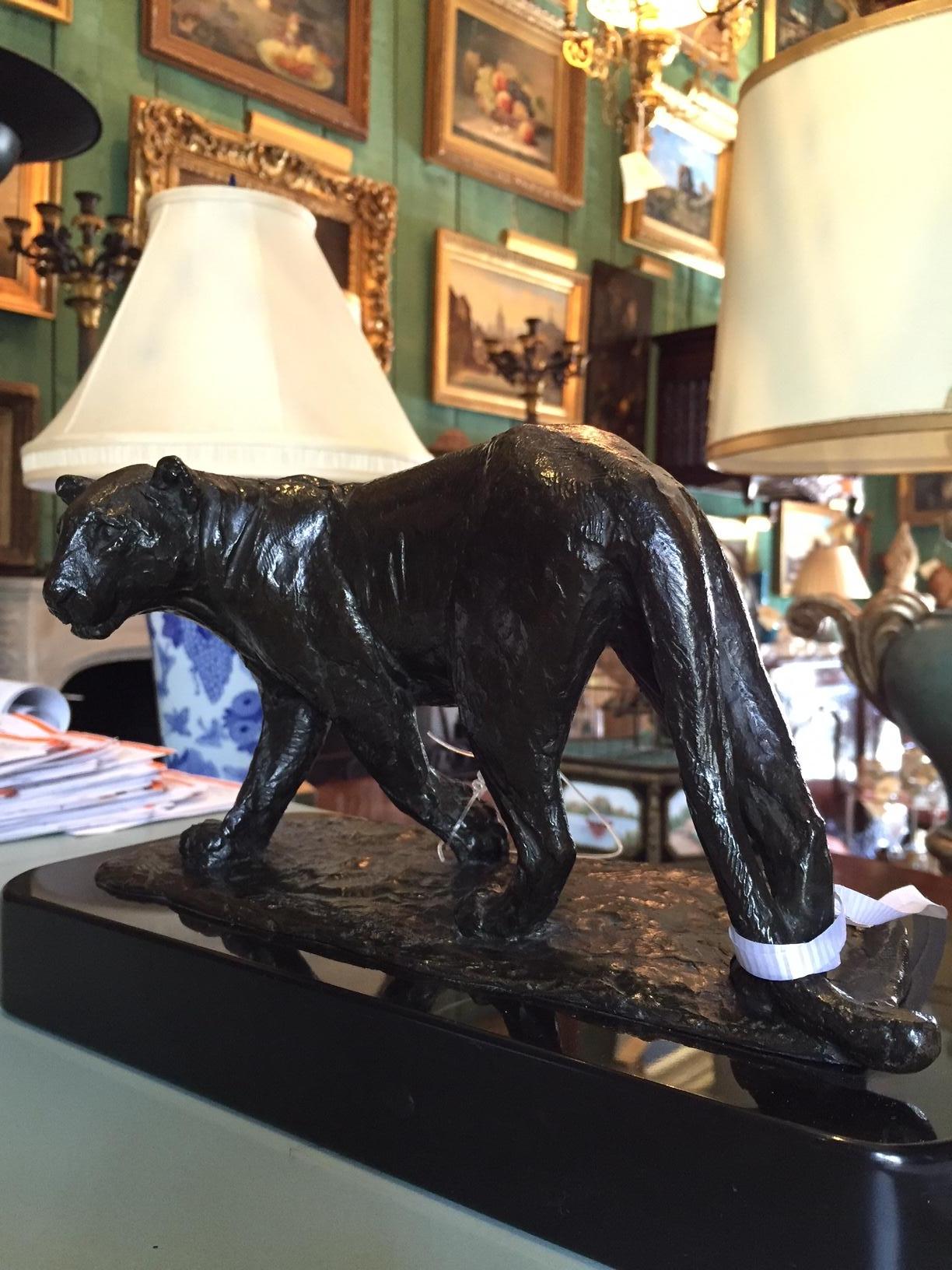 Sculpture française en bronze d'une lionne / Roger Godchaux & Susse Lost Wax Desk Art en vente 5