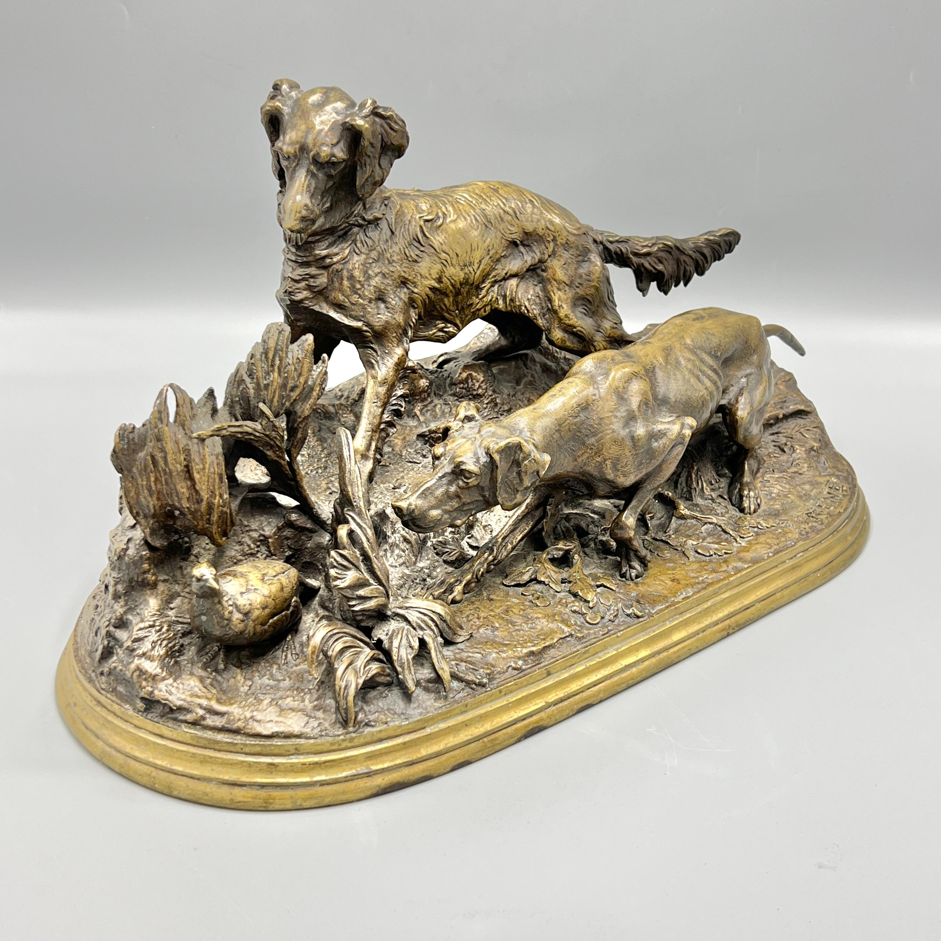 Francese Scultura francese in bronzo con segugi che cacciano fagiani, dopo PIerre Jules Mene in vendita