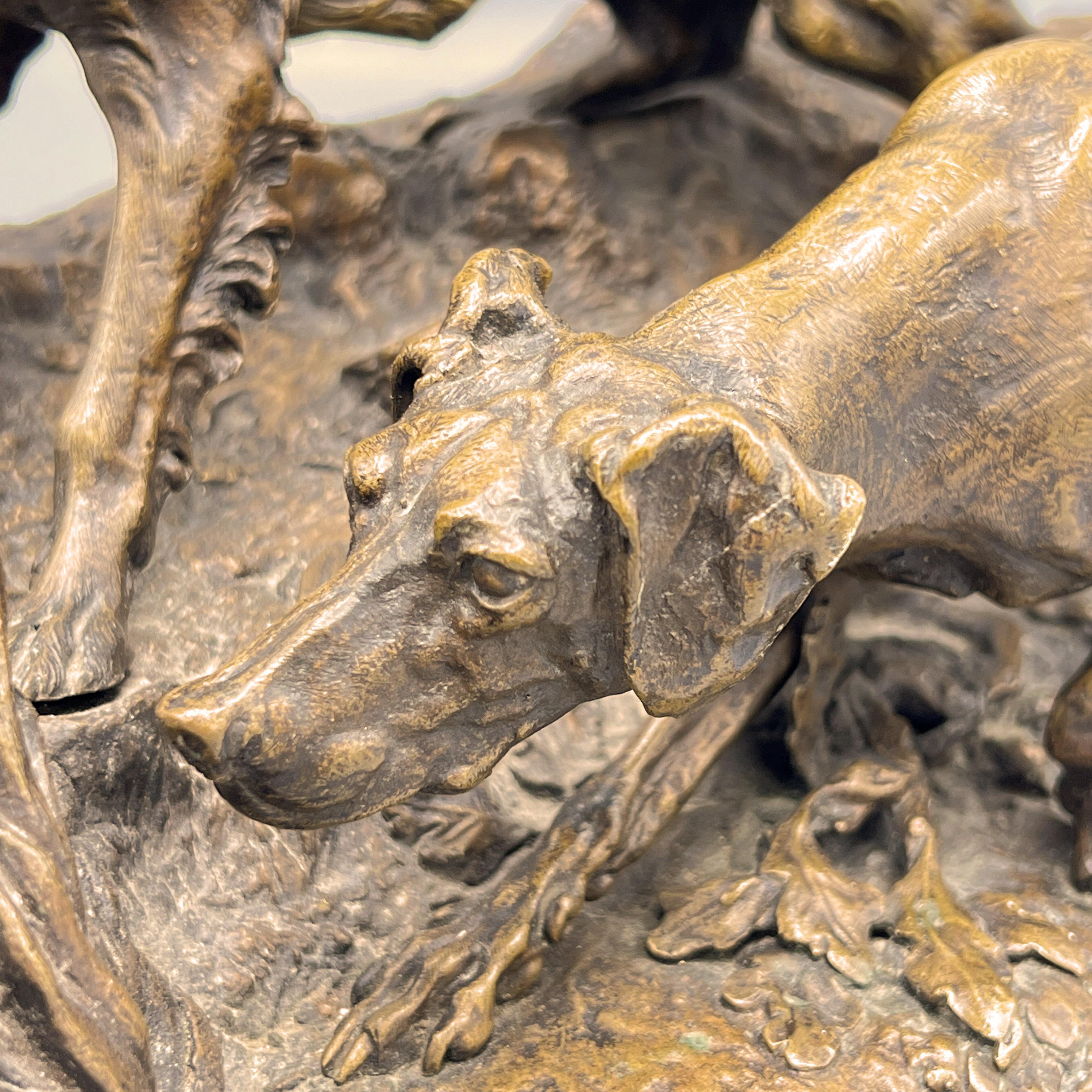 Patinato Scultura francese in bronzo con segugi che cacciano fagiani, dopo PIerre Jules Mene in vendita