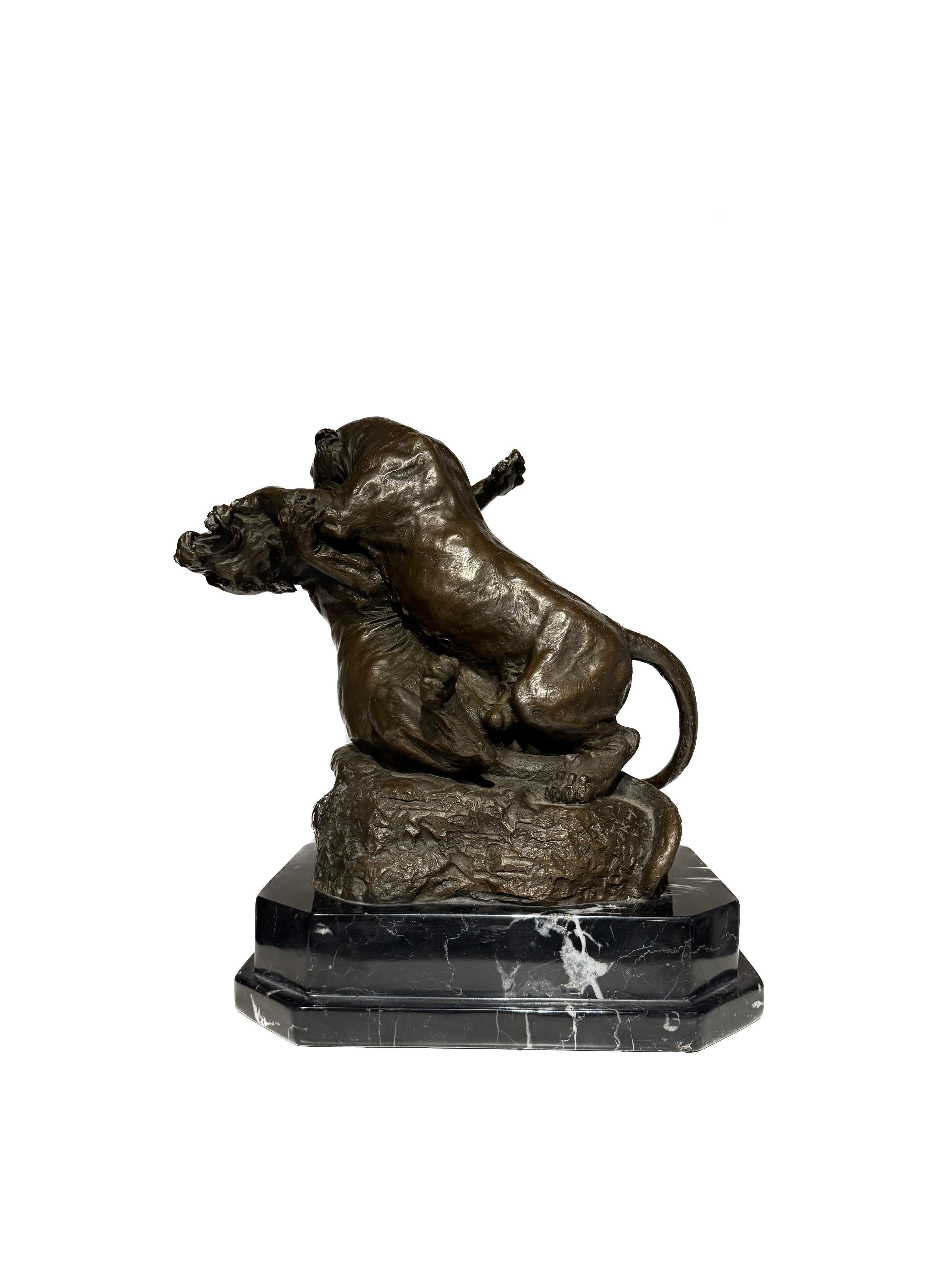XX secolo Scultura francese in bronzo di due pantere combattenti firmata G. Gardet in vendita