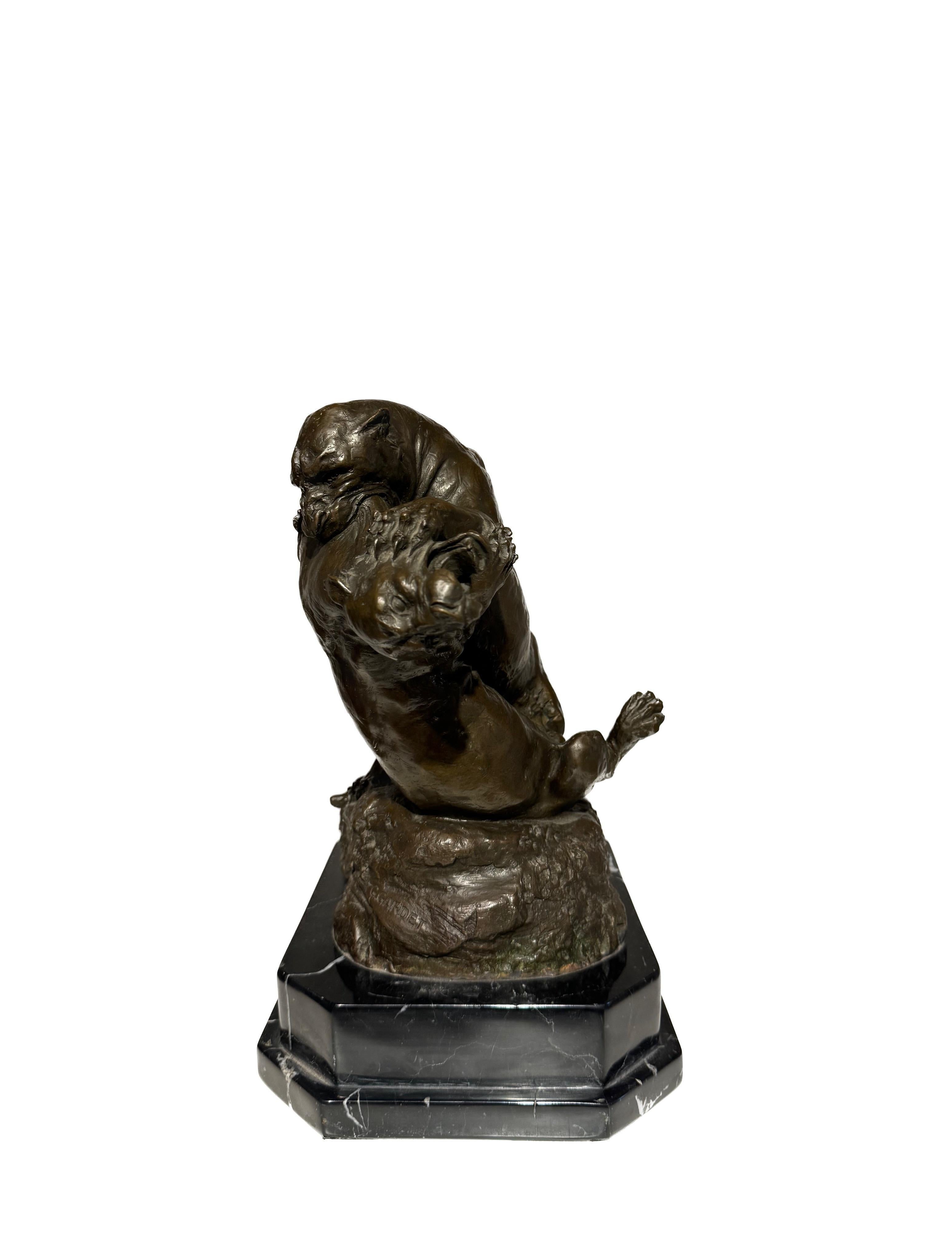 Scultura francese in bronzo di due pantere combattenti firmata G. Gardet in vendita 3