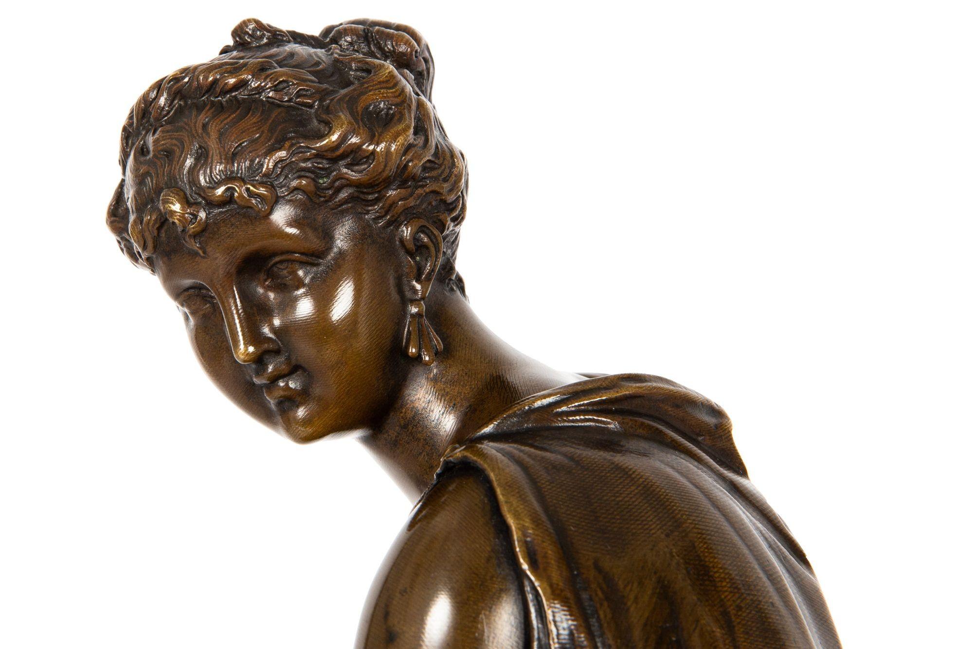 Sculpture française représentant une femme assise par Etienne-Henri Dumaige en vente 5