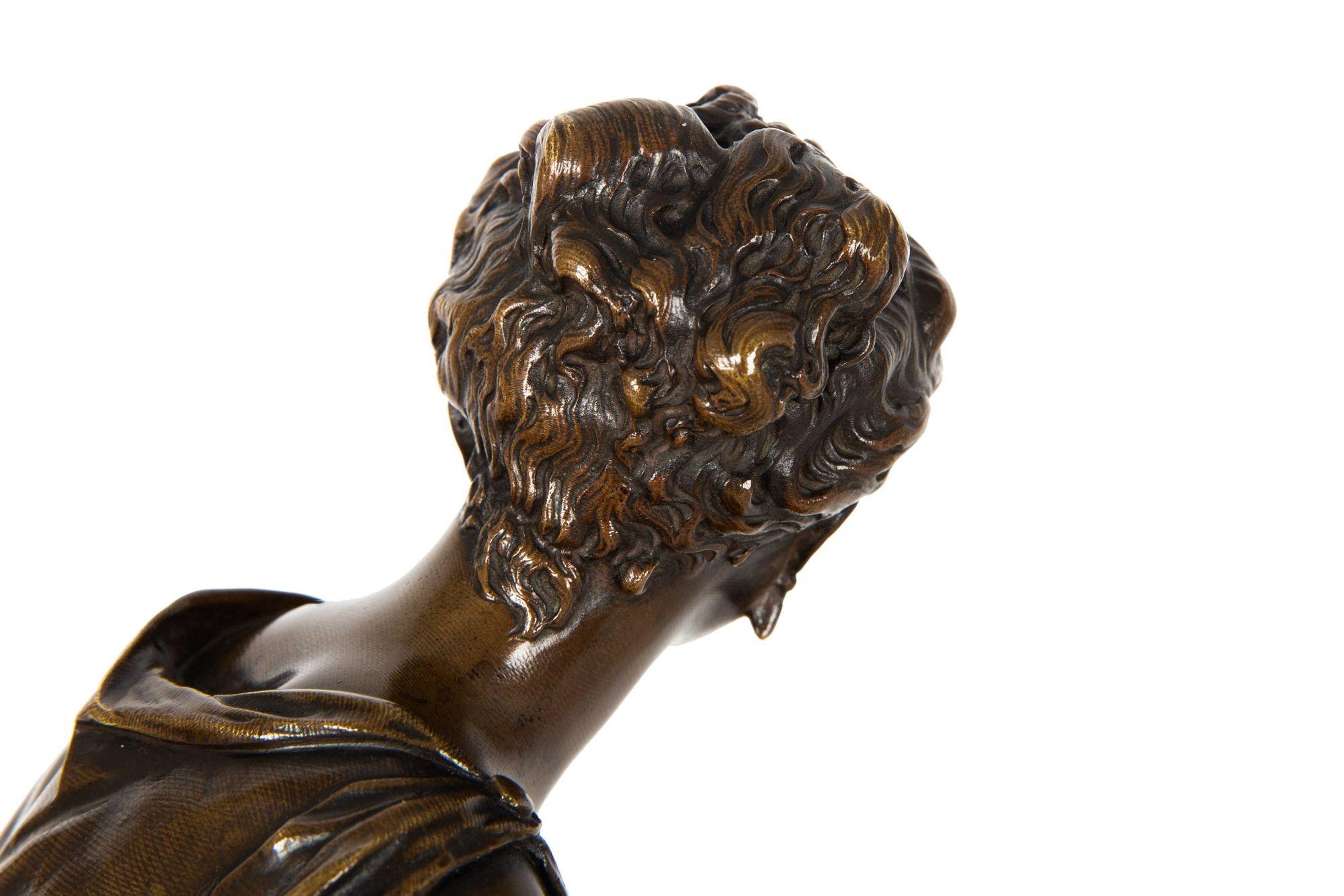 Französische Bronzeskulptur einer sitzenden Frau aus Bronze von Etienne-Henri Dumaige im Angebot 12