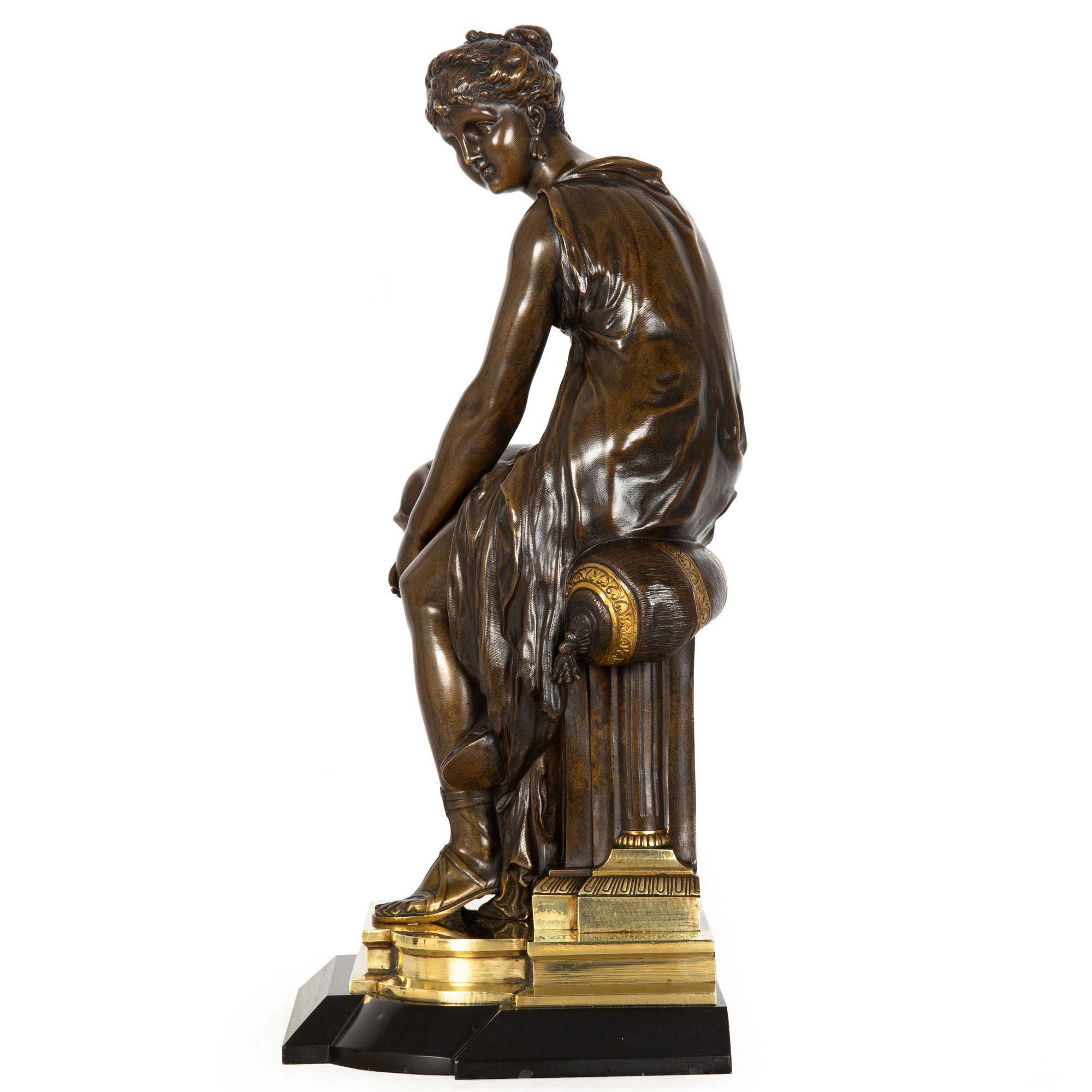 Französische Bronzeskulptur einer sitzenden Frau aus Bronze von Etienne-Henri Dumaige (Romantik) im Angebot
