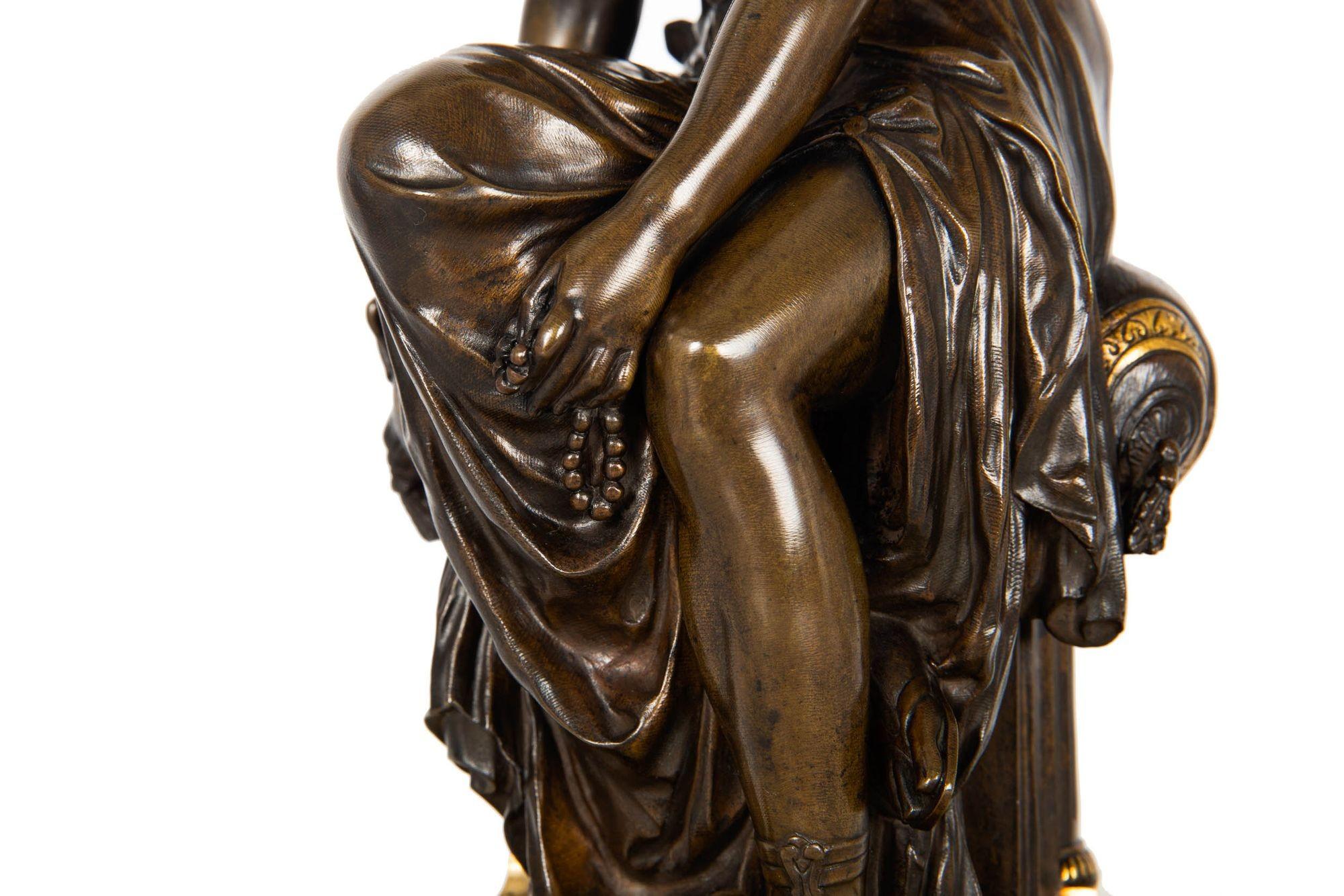 Bronze Sculpture française représentant une femme assise par Etienne-Henri Dumaige en vente
