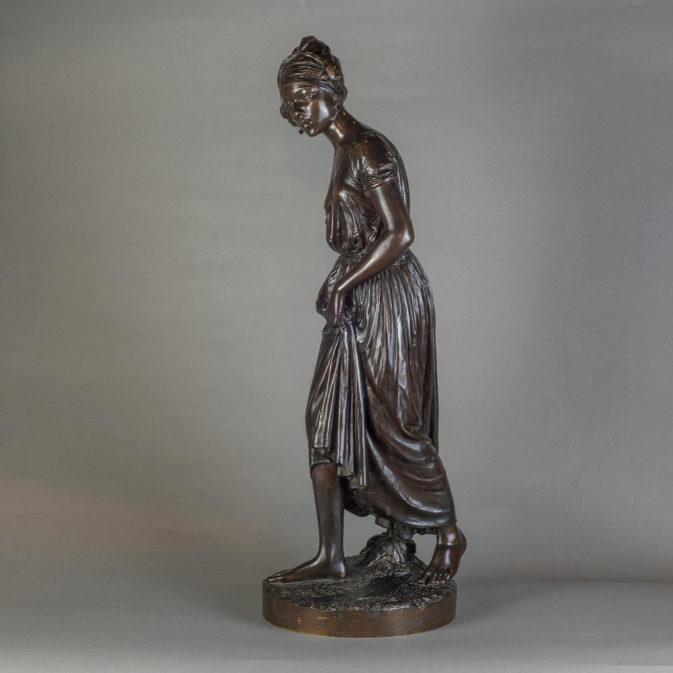Bronzeskulpturstatue einer afrikanischen Frau aus Nussbaumholz im Zustand „Gut“ im Angebot in New York, NY