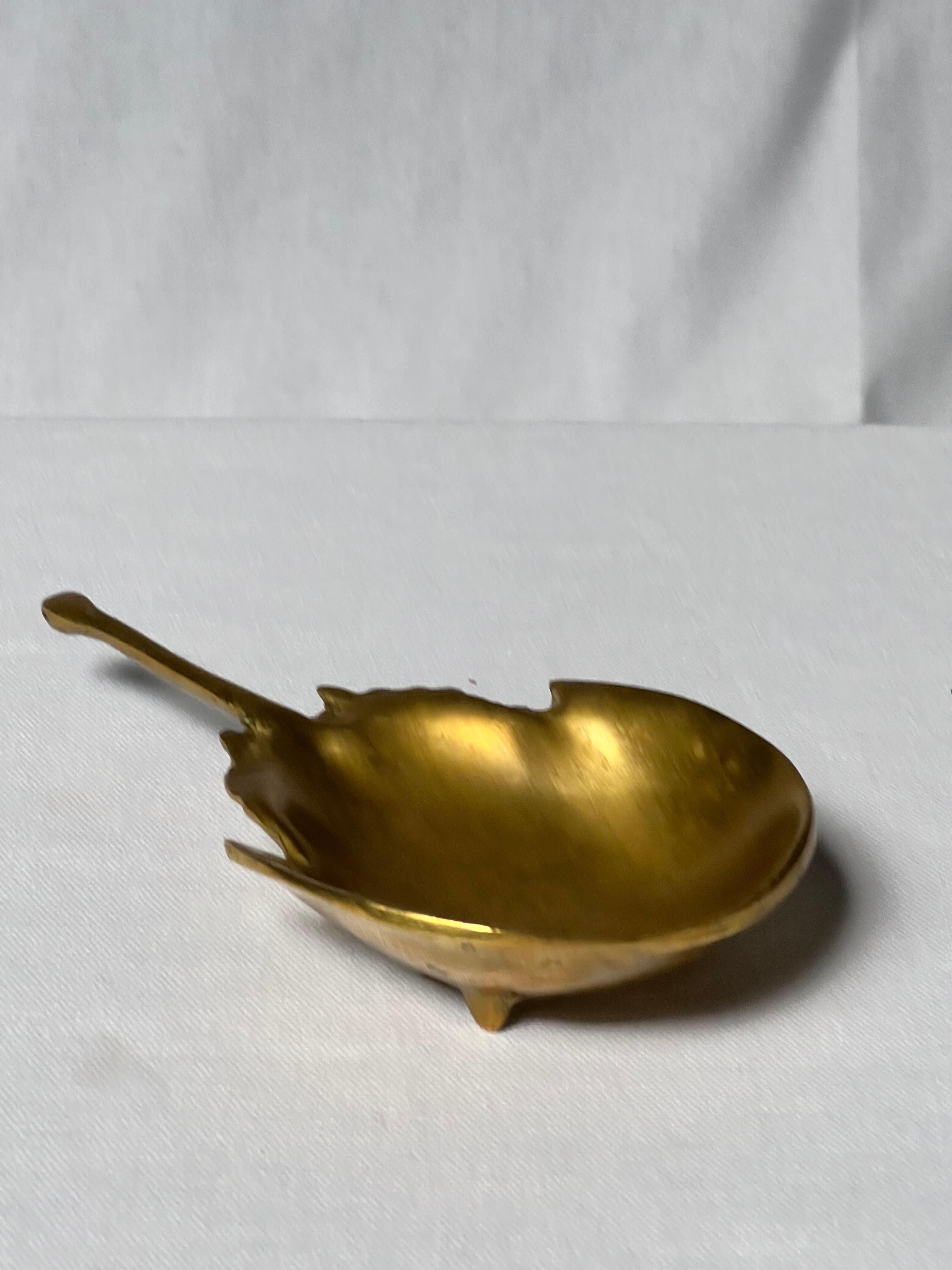 Unique and rare bronze ashtray in the shape of a sea ray. Massive bronze, with organic shape. Slick as a nice stone. Perfect as decorative object or for cigars and