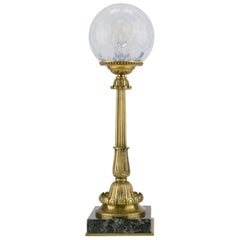 Lampada da tavolo francese in bronzo con base in marmo e paralume in vetro opalescente, anni '30