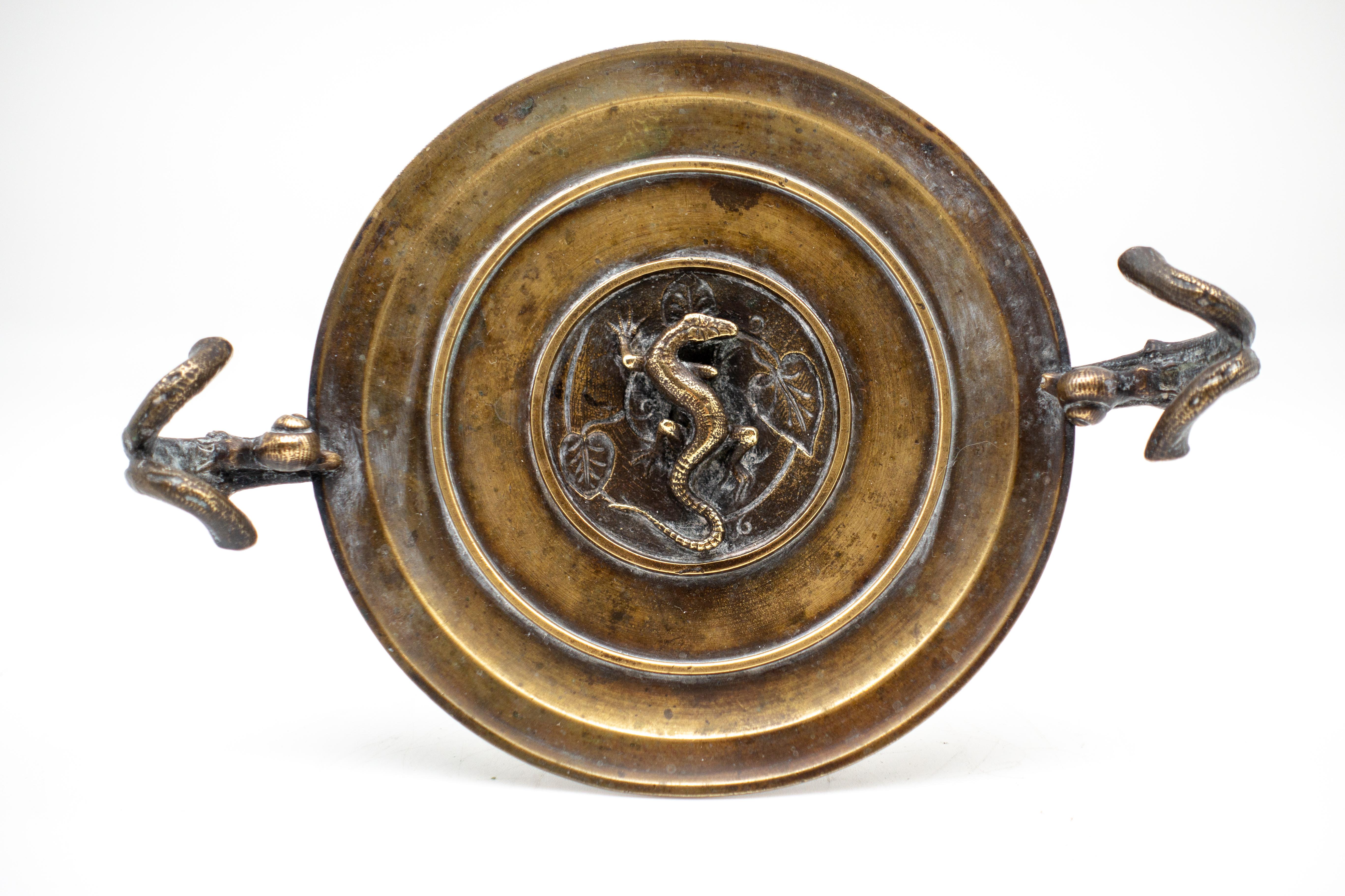 Napoleon III French Bronze Tazza with Reptile, Snails and Leaf Decoration, 19th Century