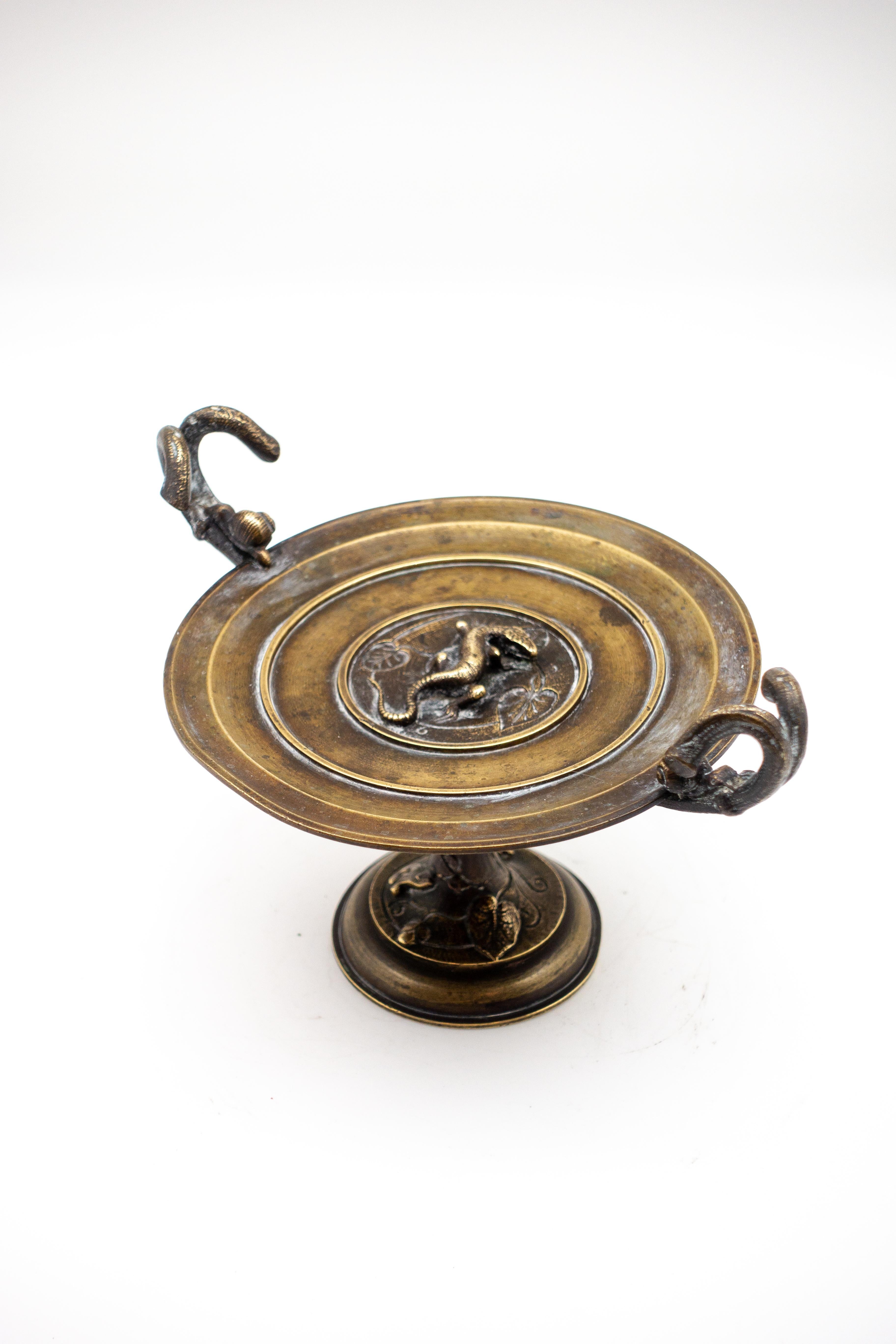 French Bronze Tazza with Reptile, Snails and Leaf Decoration, 19th Century 1