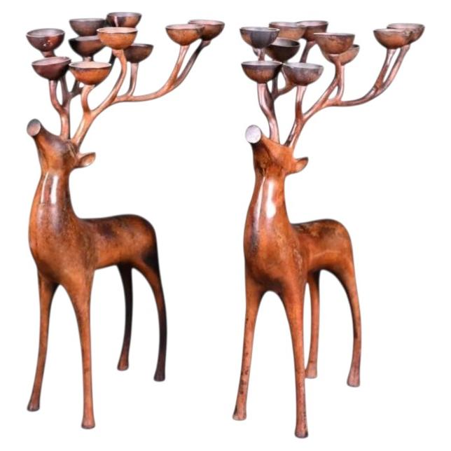 Chandelier à dix lumières en bronze français avec cerfs stylisés, patine chaude, années 1970