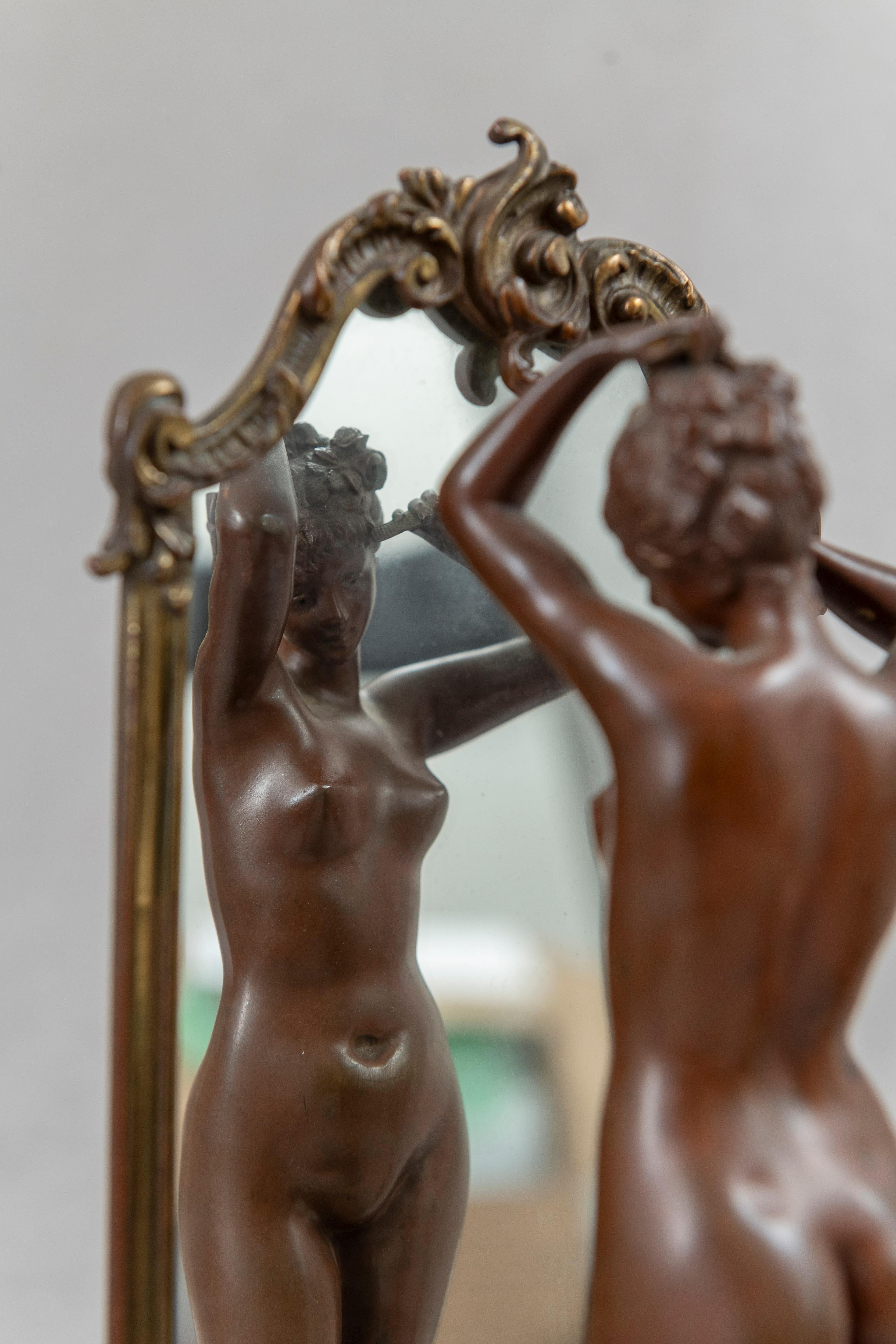 Belle Époque Bronze français « The Looking Glass », nu looking into Cheval Mirror, vers 1900 en vente