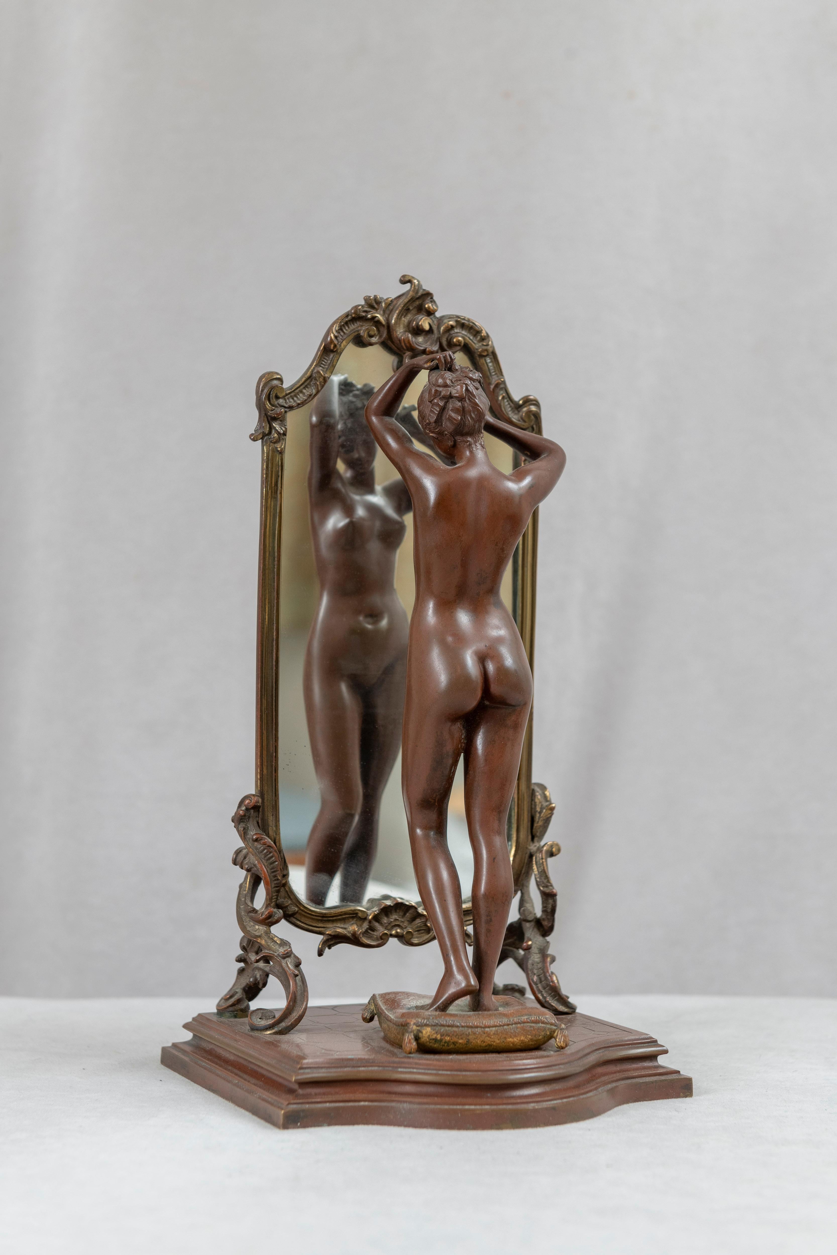 Français Bronze français « The Looking Glass », nu looking into Cheval Mirror, vers 1900 en vente