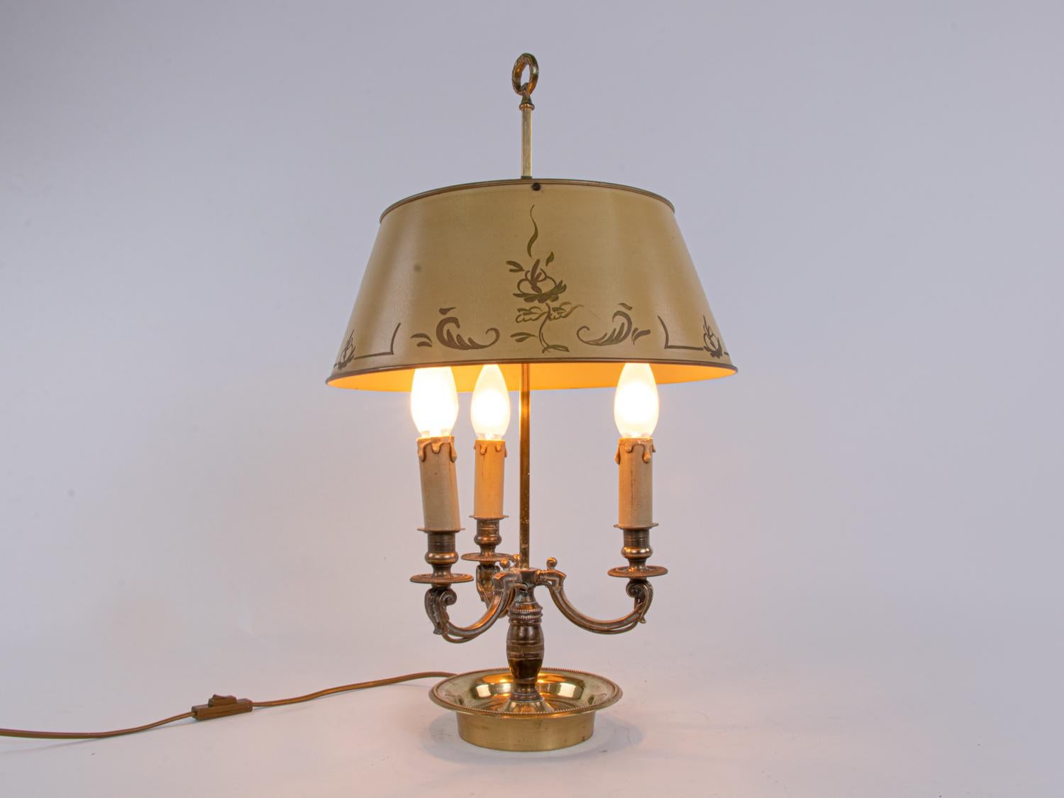 Elegant French bronze Louis XV style Bouillotte lamp from the 19th Century with an adjustable painted metal shade and three electrified candle- arms. 

Measures: height 22.4