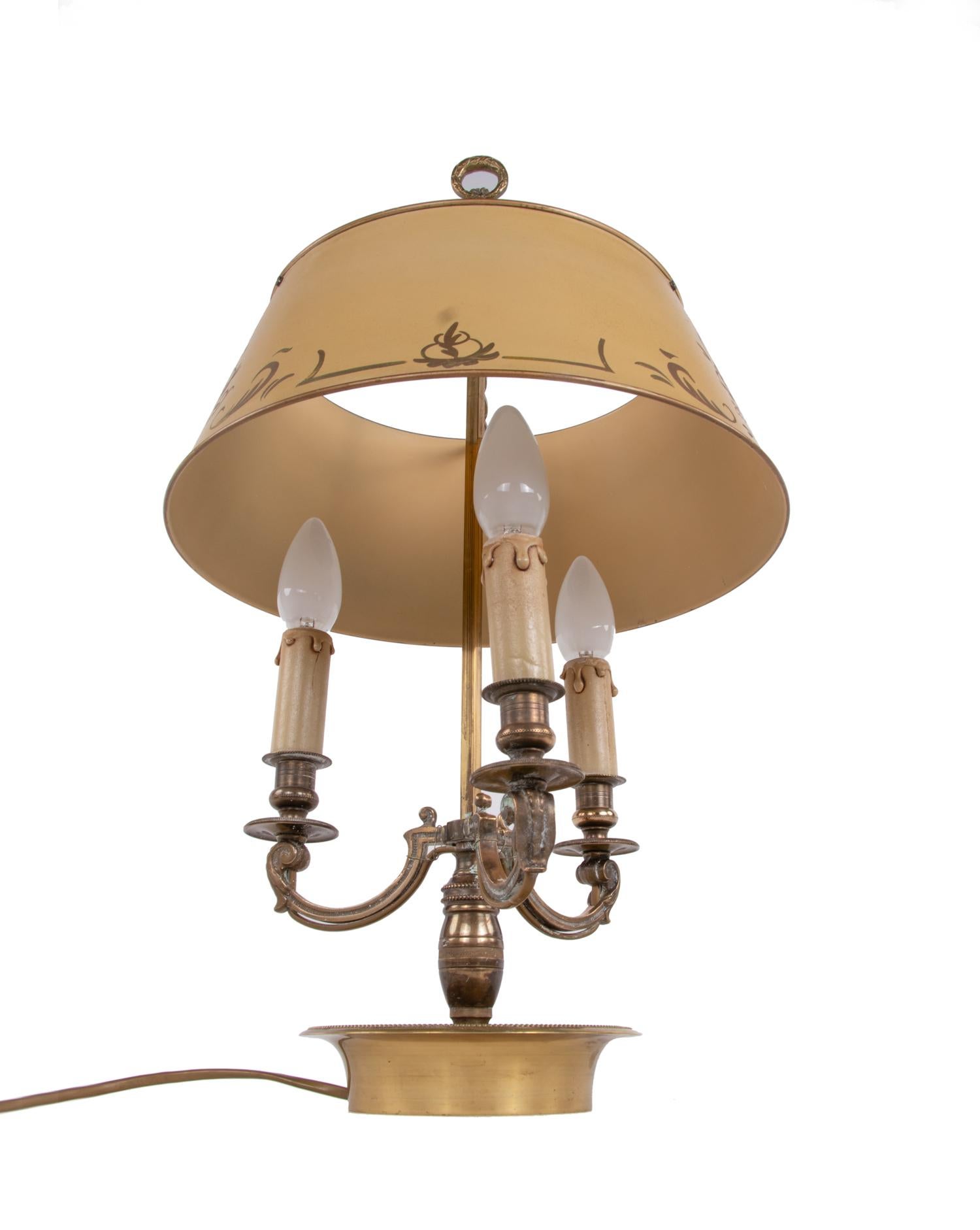 French Bronze & Tole Louis XV Style Bouillotte Lamp, 19th Century In Good Condition For Sale In Niederdorfelden, Hessen