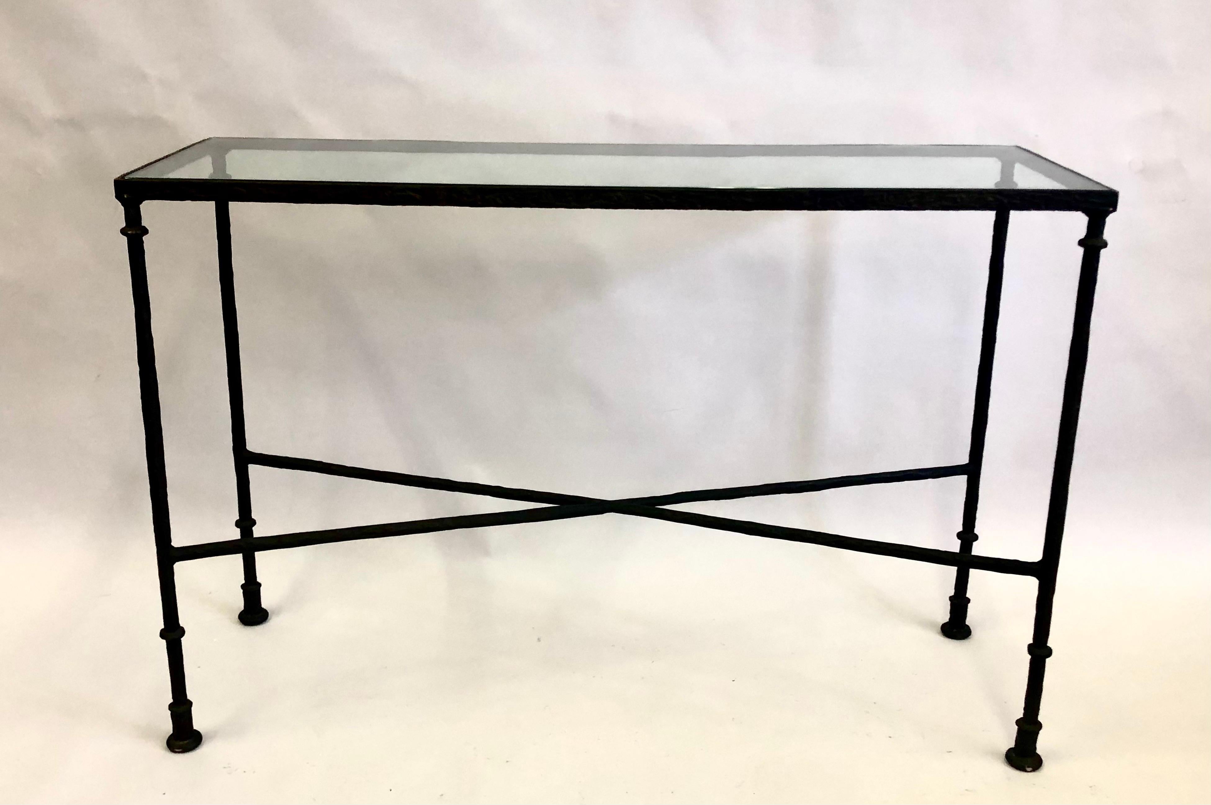 An elegant and timeless French Mid-Century Modern hammered and bronzed wrought iron console / sofa table in the style of Alberto and Diego Giacometti for the French interior design Luminaire, Jean-Michel Frank. The stunning piece features a