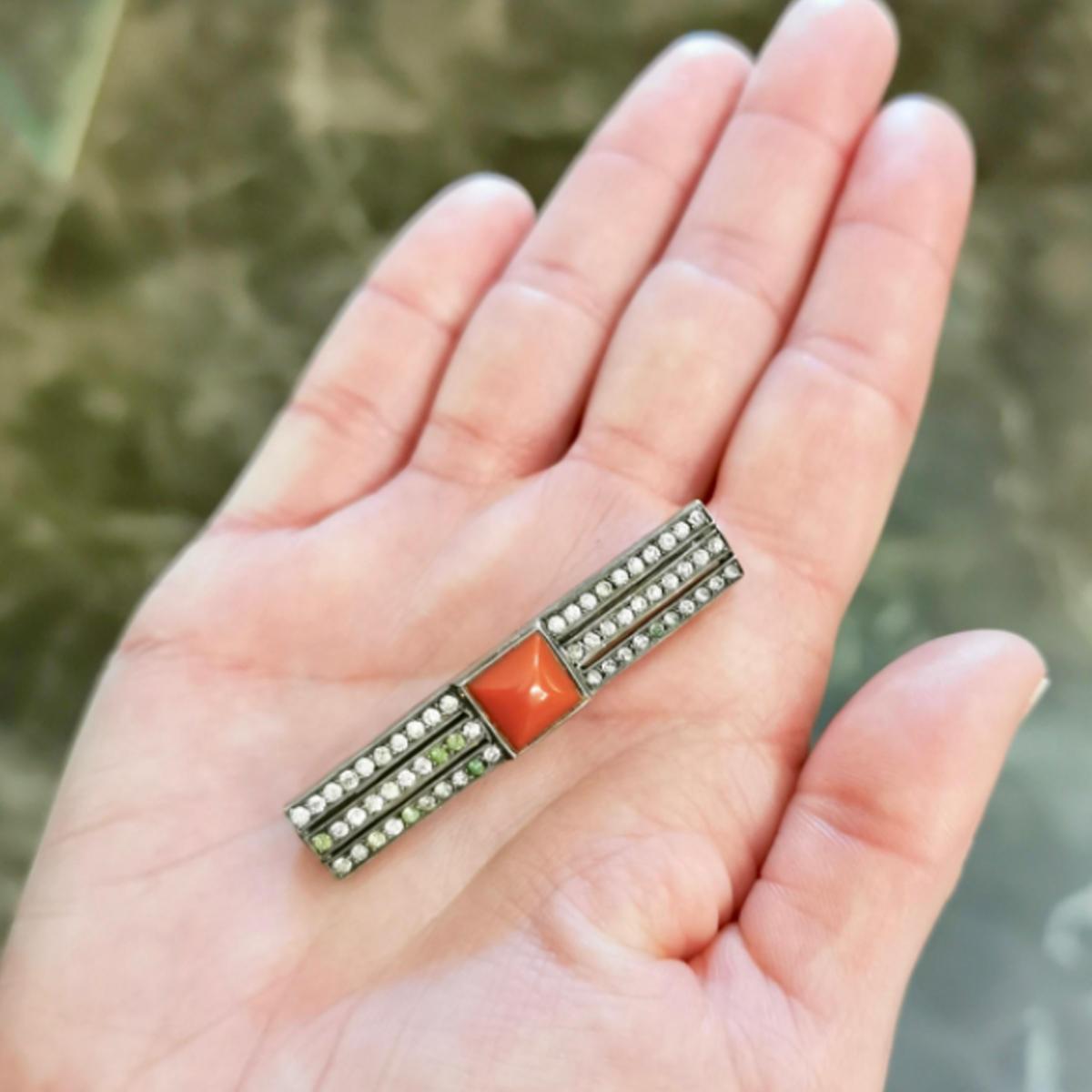 French Art Deco Brooch Paste Coral on Silver. Circa 1930.
French assay mark.

Length: 1.97 inch (5.00 centimeters).
Width: 0.39 inch (1.00 centimeters).
Total weight: 8.29 grams