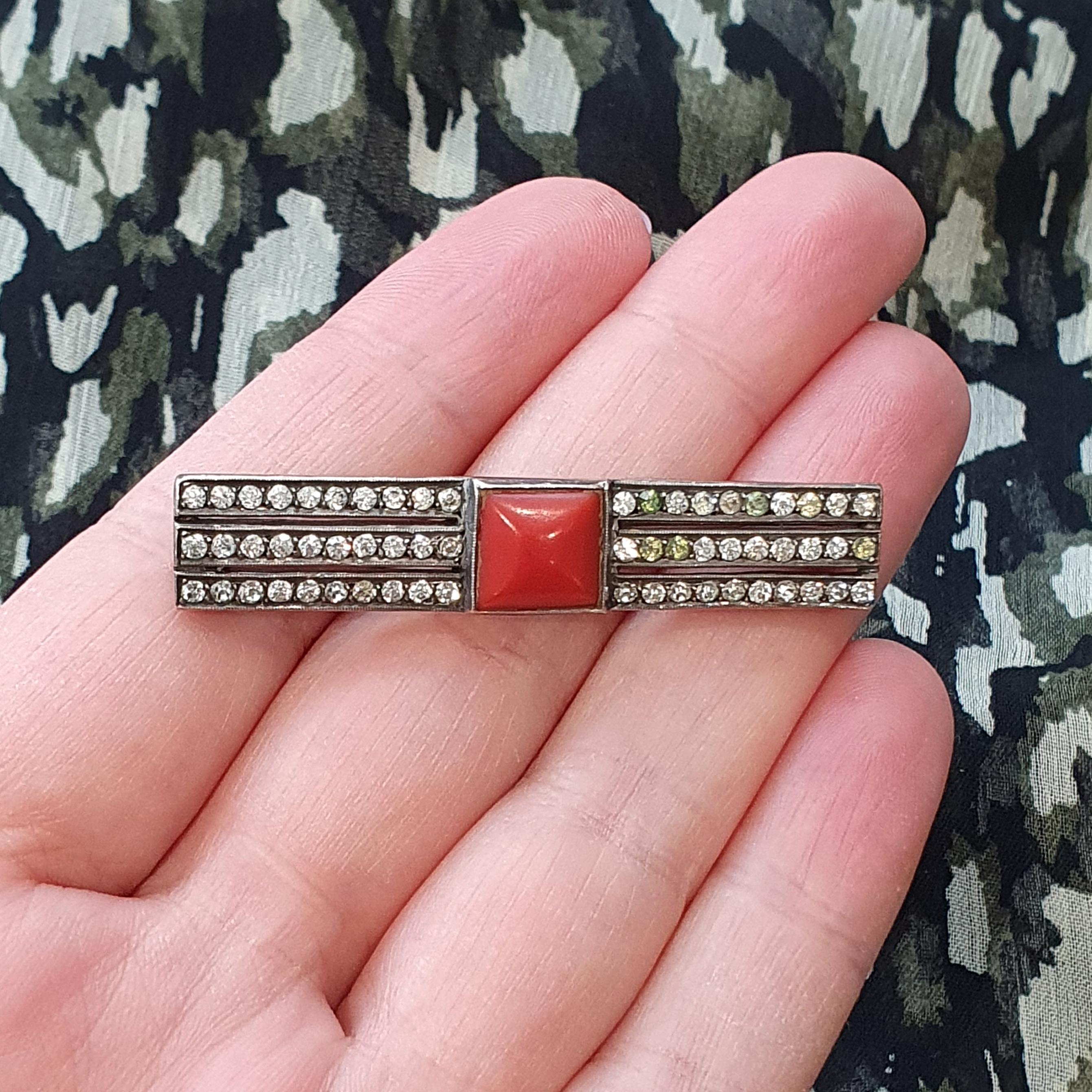 French Art Deco Brooch Paste Coral on Silver 1930S For Sale 2