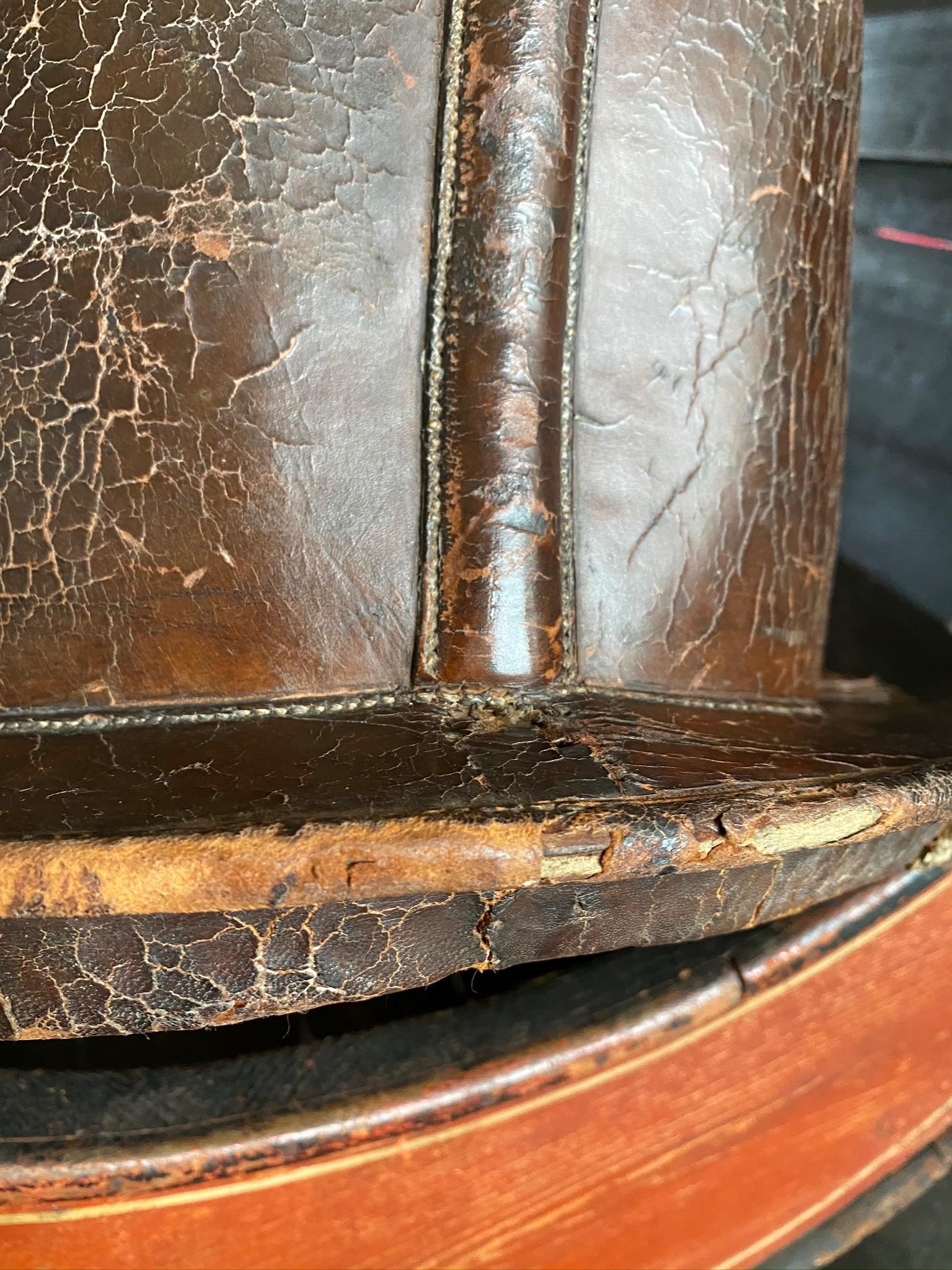 French Brown Hat Box for Cylinders, Early 19th Century For Sale 2