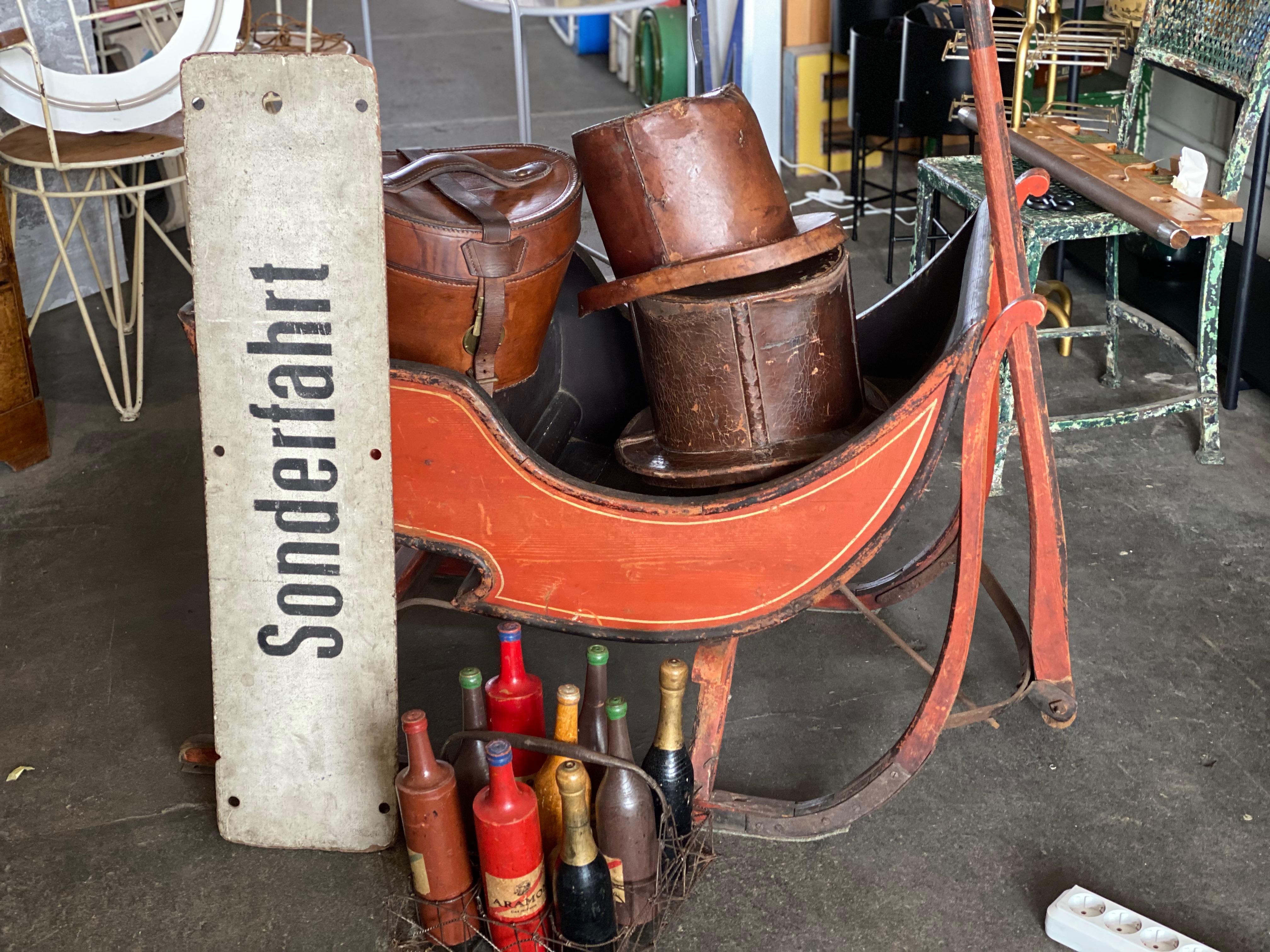 French Brown Hat Box for Cylinders, Early 19th Century For Sale 7