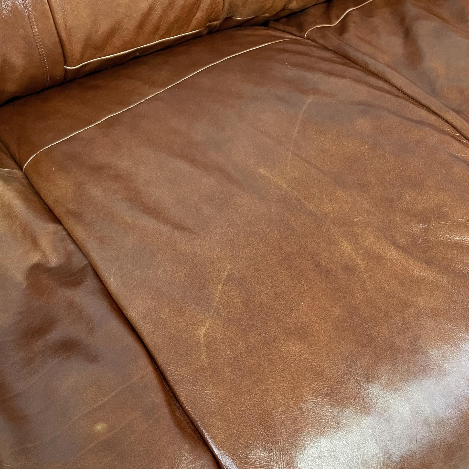 Braunes französisches Ledersofa Croissant von Raphael Raffel, 1970er Jahre im Angebot 7