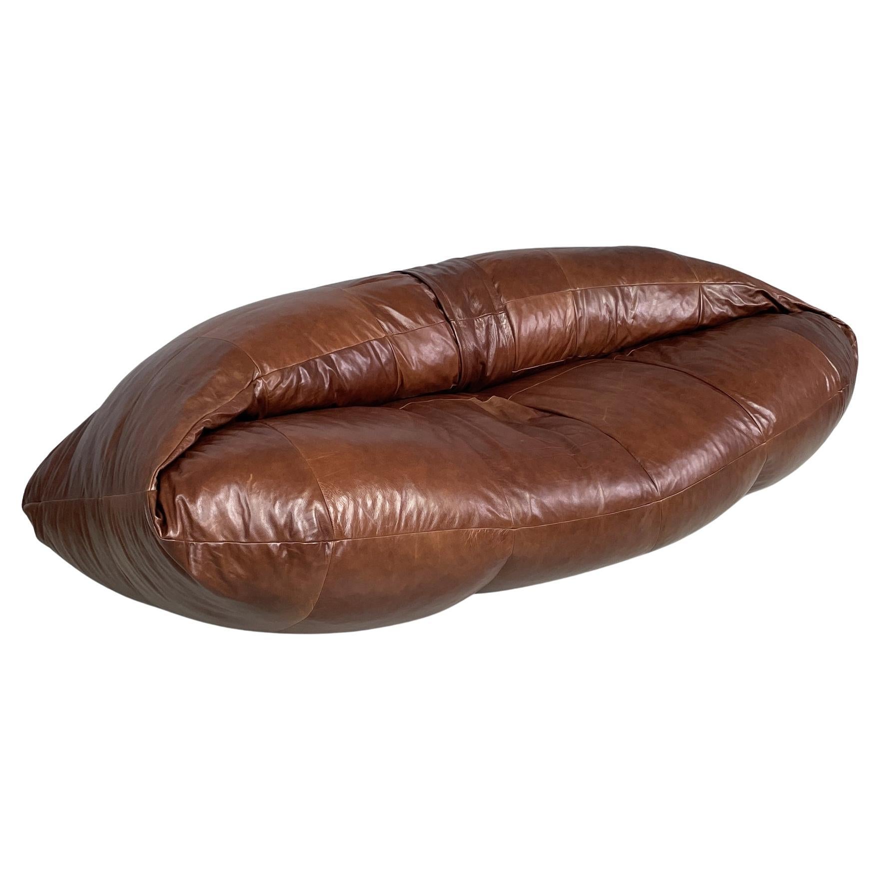 Braunes französisches Ledersofa Croissant von Raphael Raffel, 1970er Jahre im Angebot