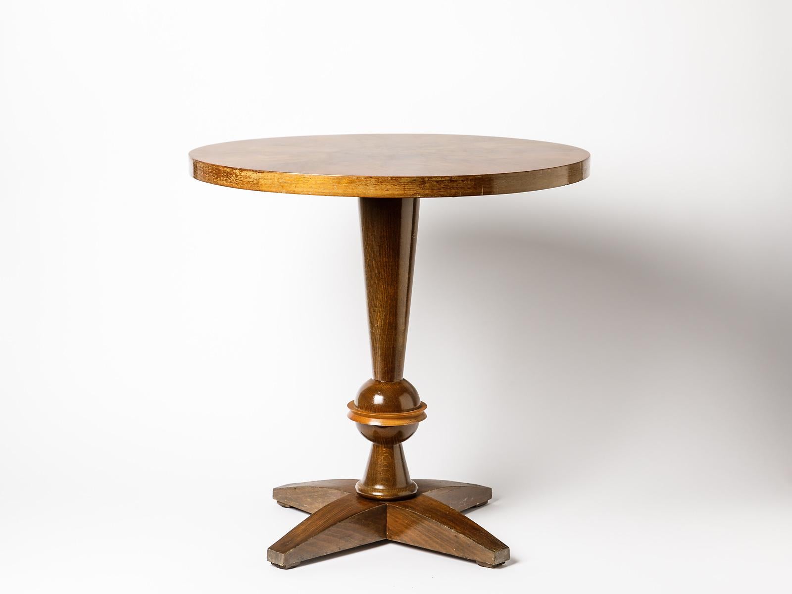 French Art Deco period table

Elegant brown wooden pedestal table realized, circa 1930-1940

In the style of Jean Royère furnitures, original mid-20th century design.

Original good conditions 

Measures: Height 54cm, large 54cm.