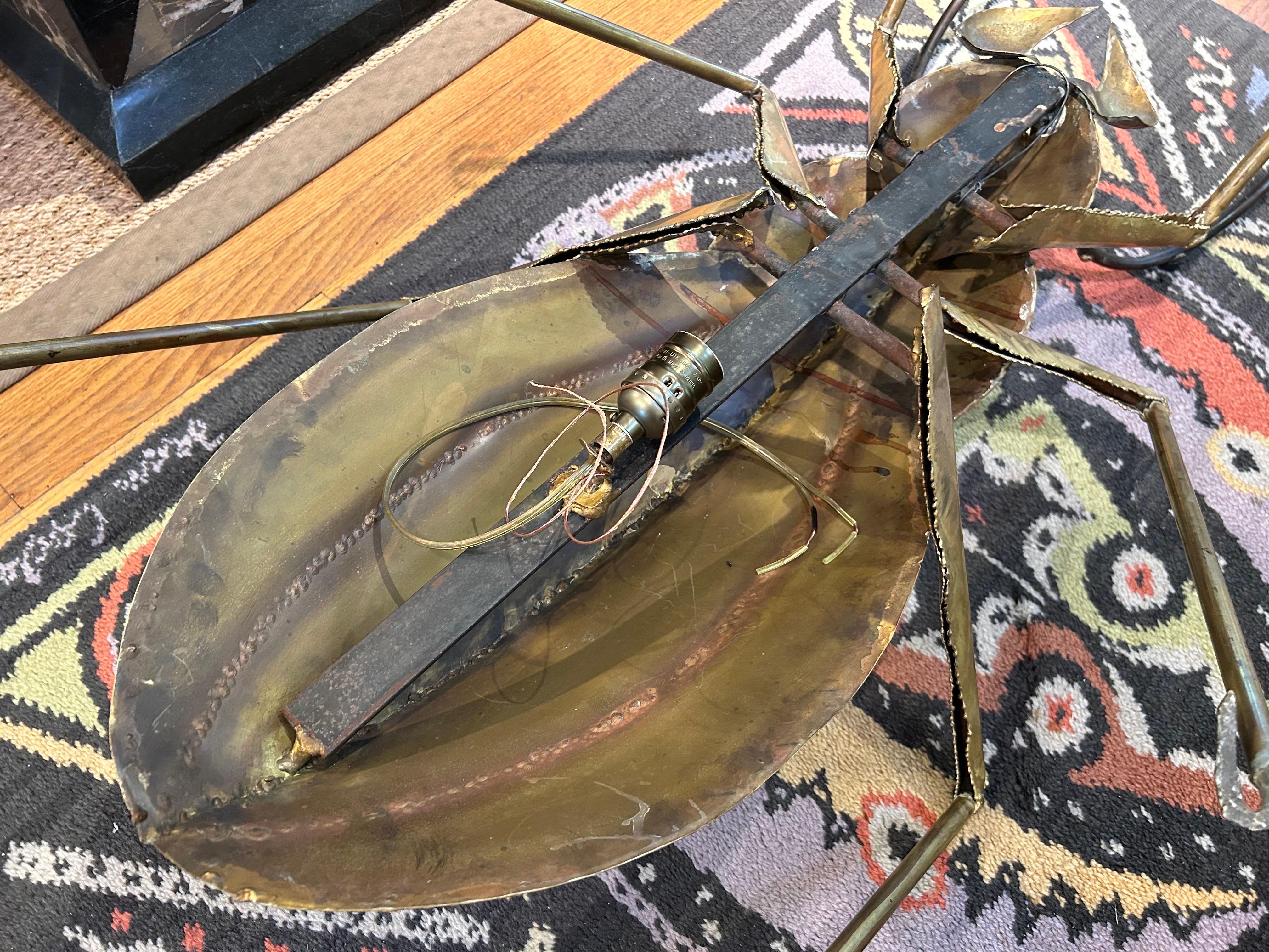 Base de table basse scarabée française brutaliste en laiton en vente 4