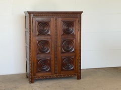 Armoire française de style brutaliste en chêne sculpté, attribuée à Charles Dudouyt, années 1940
