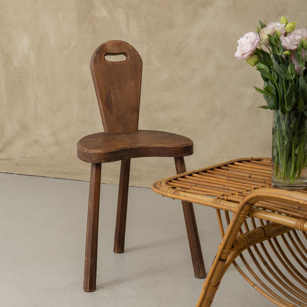 French Brutalist Carved Wood Tripod Chair In Good Condition For Sale In Los Angeles, CA